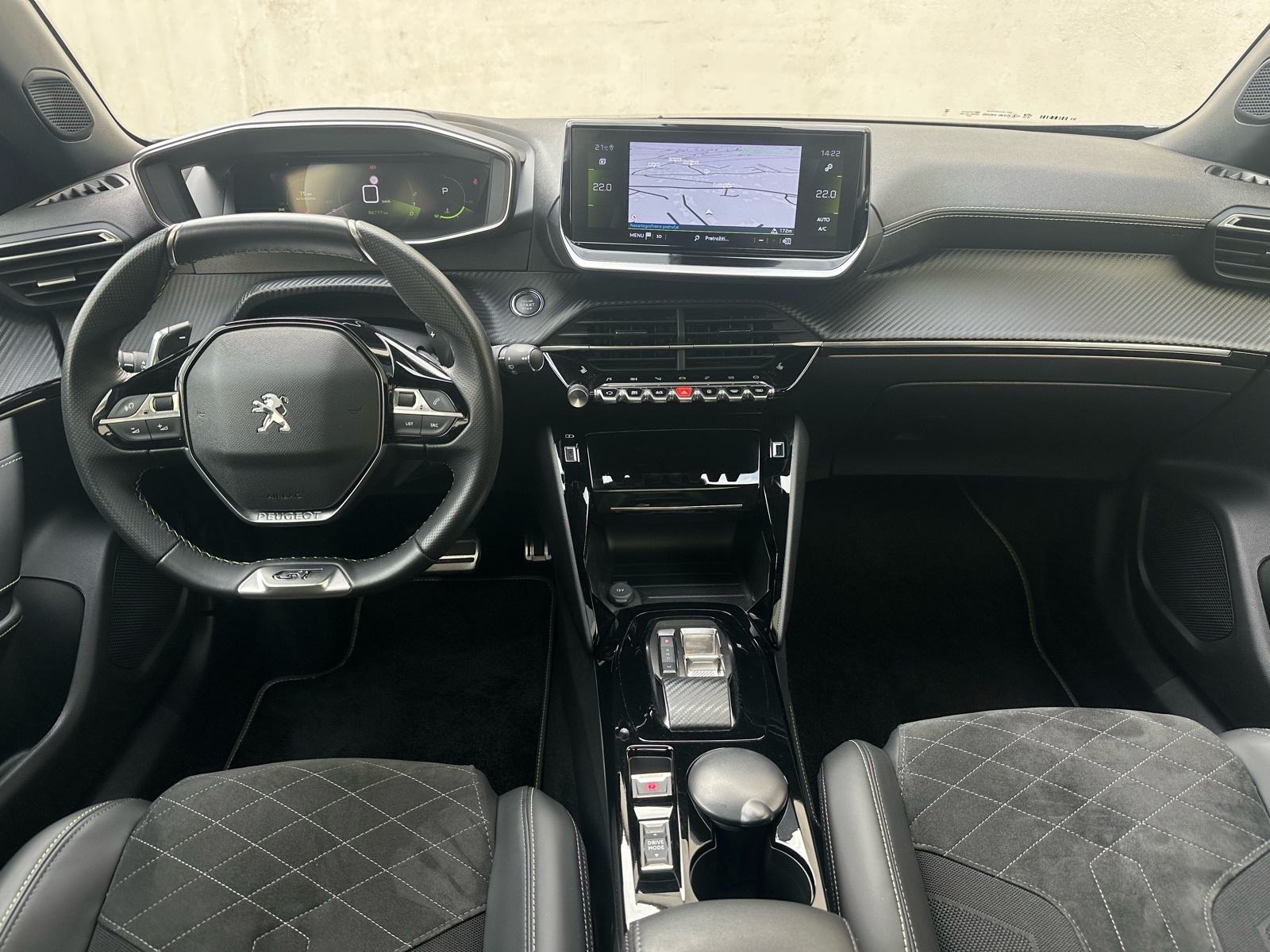Peugeot 2008 1,5 GT **PANO*360 KAMERA*GRIJANJE SJEDALA*KEY LESS**, fotografija 6