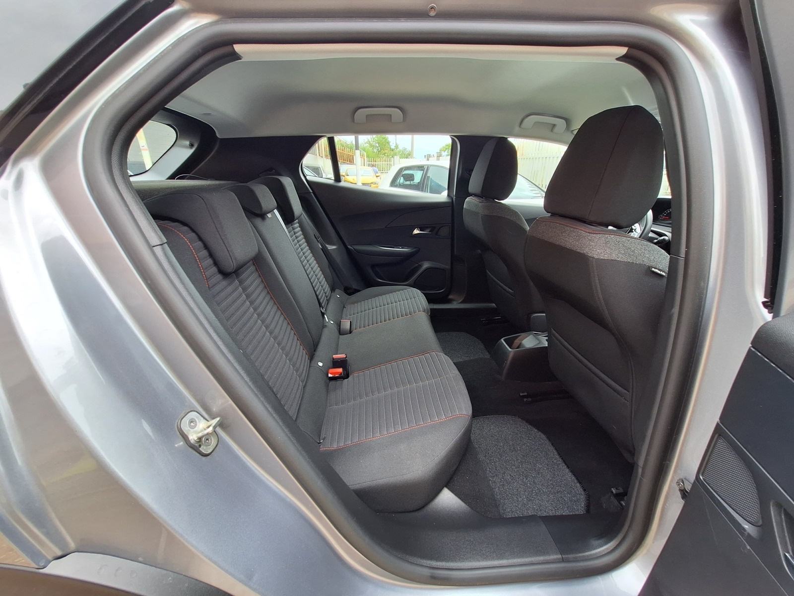 Peugeot 2008 1,5 HDI 110KS LED/NAVI.(NOVI Lanac 8mm)REG.10/2026, fotografija 18