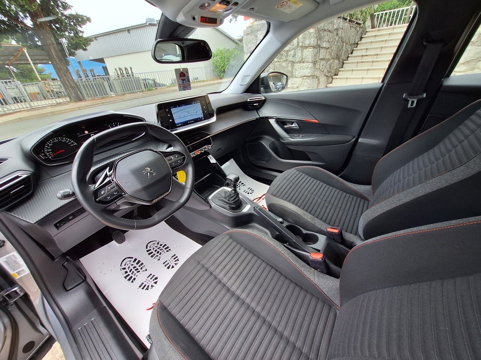 Peugeot 2008 1,5 HDI 110KS LED/NAVI.(NOVI Lanac 8mm)REG.10/2026, fotografija 12
