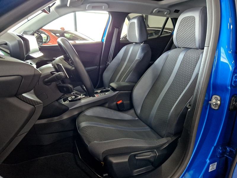Peugeot 2008 1.5BlueHDI Allure automatik Panorama, fotografija 13