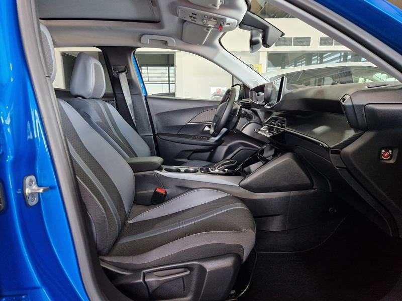 Peugeot 2008 1.5BlueHDI Allure automatik Panorama, fotografija 15