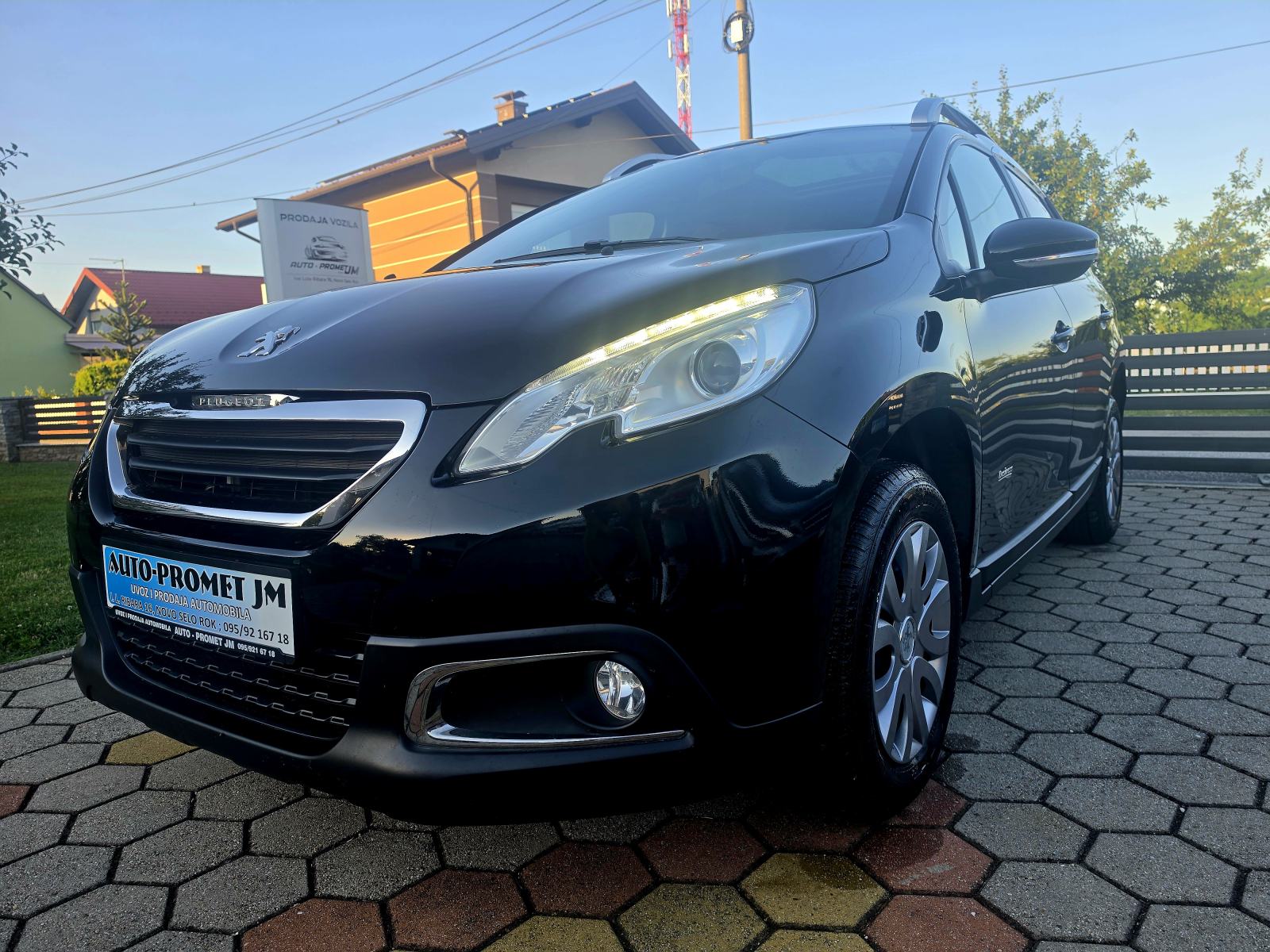 Peugeot 2008 1,6 BENZIN,,SERVISNA,ODLIČAN,,114292KM, fotografija 1