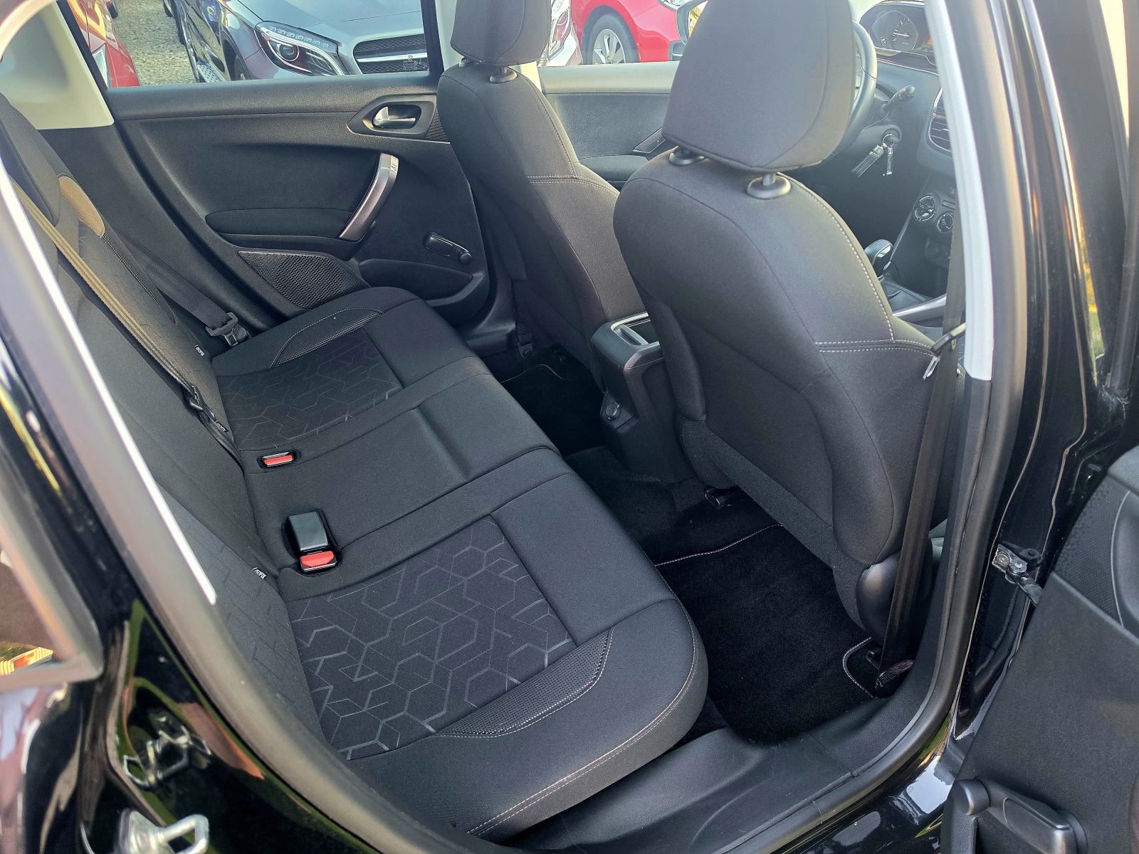 Peugeot 2008 1,6 BENZIN,,SERVISNA,ODLIČAN,,114292KM, fotografija 16