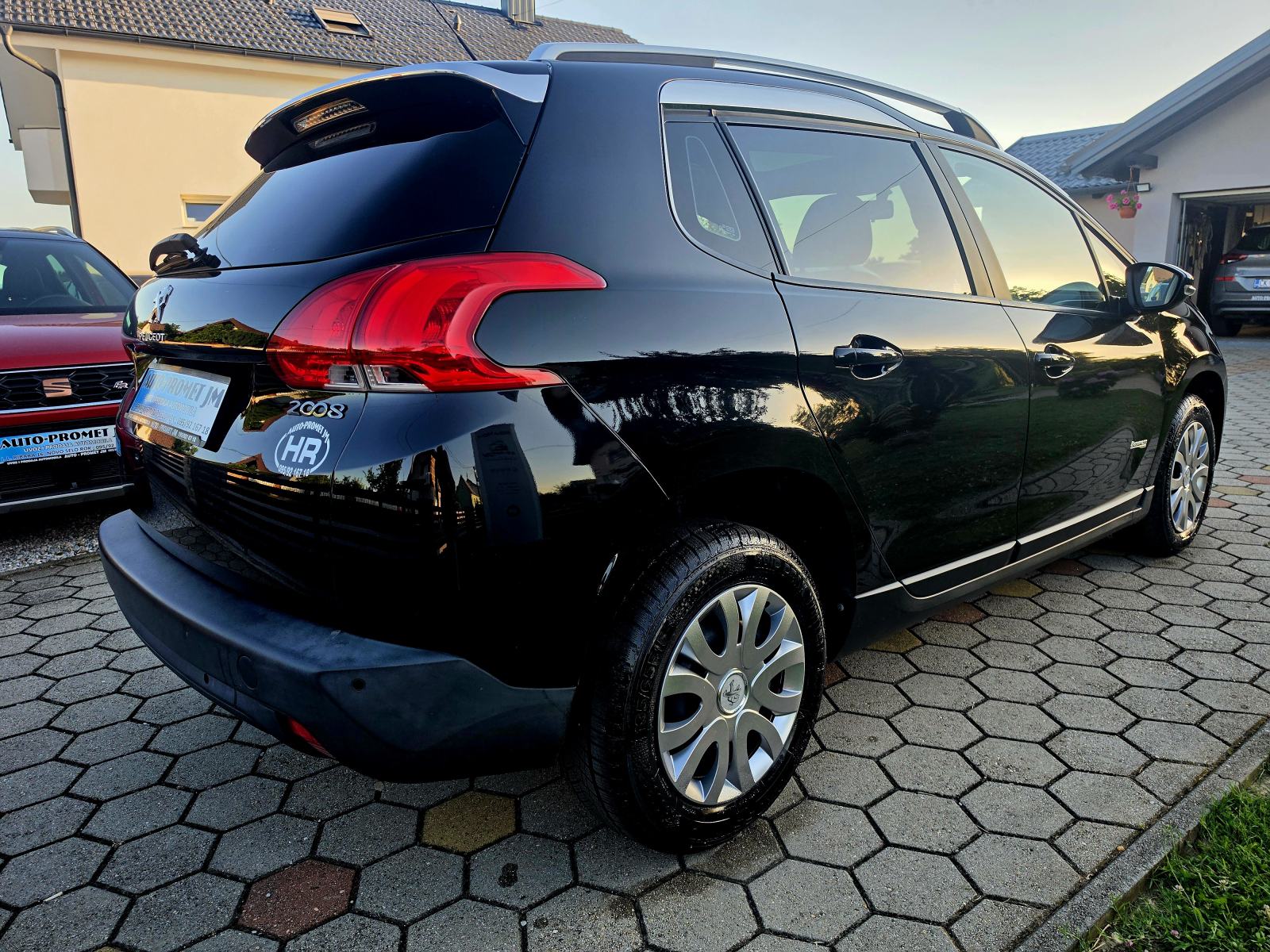 Peugeot 2008 1,6 BENZIN,,SERVISNA,ODLIČAN,,114292KM, fotografija 5