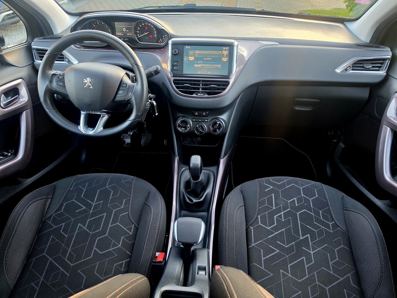 Peugeot 2008 1,6 BENZIN,,SERVISNA,ODLIČAN,,114292KM, fotografija 12