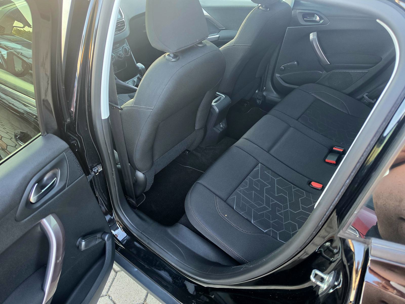 Peugeot 2008 1,6 BENZIN,,SERVISNA,ODLIČAN,,114292KM, fotografija 14