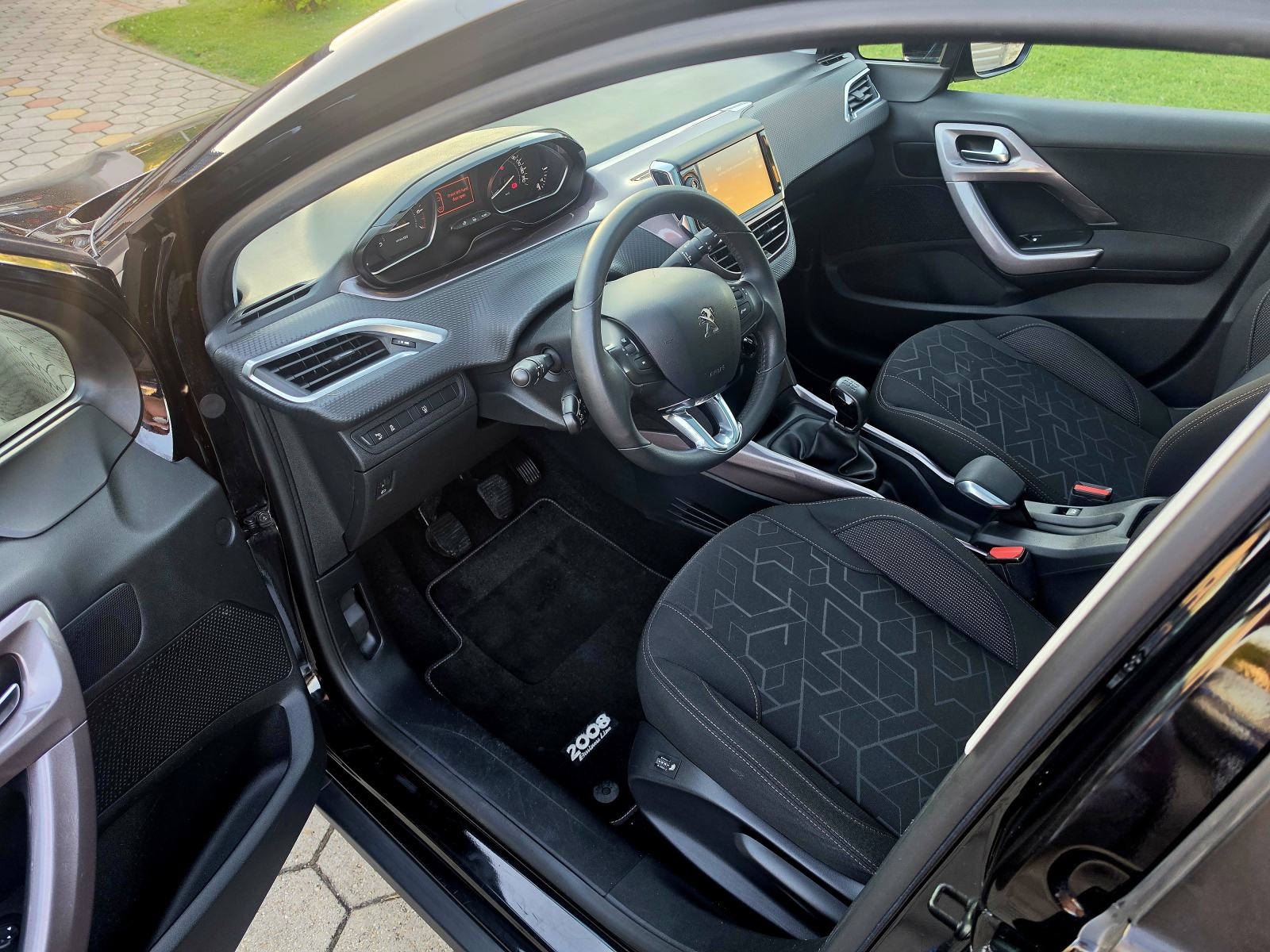 Peugeot 2008 1,6 BENZIN,,SERVISNA,ODLIČAN,,114292KM, fotografija 13