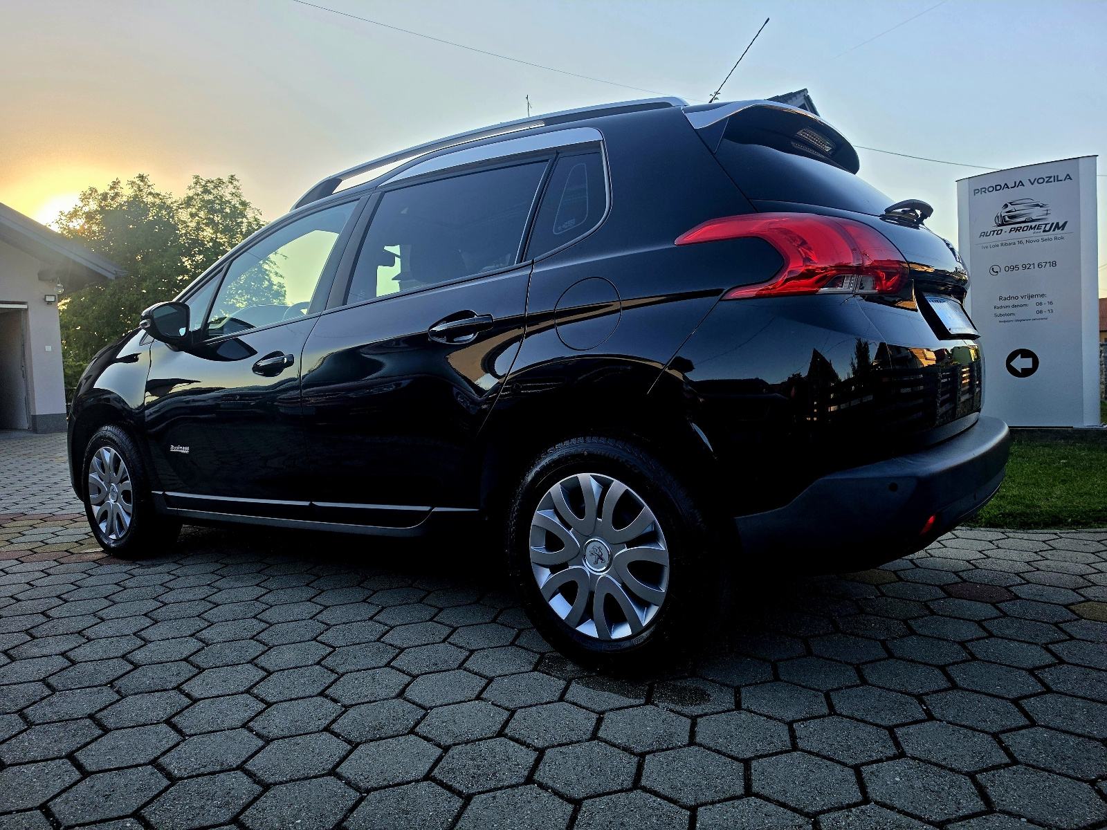 Peugeot 2008 1,6 BENZIN,,SERVISNA,ODLIČAN,,114292KM, fotografija 6