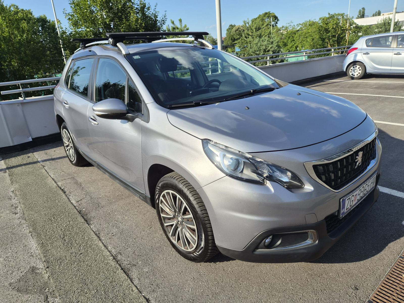 Peugeot 2008 1.6 BlueHDi (2018), 69.500 km, izuzetno očuvan, garažiran, pogled izvana - slika 1