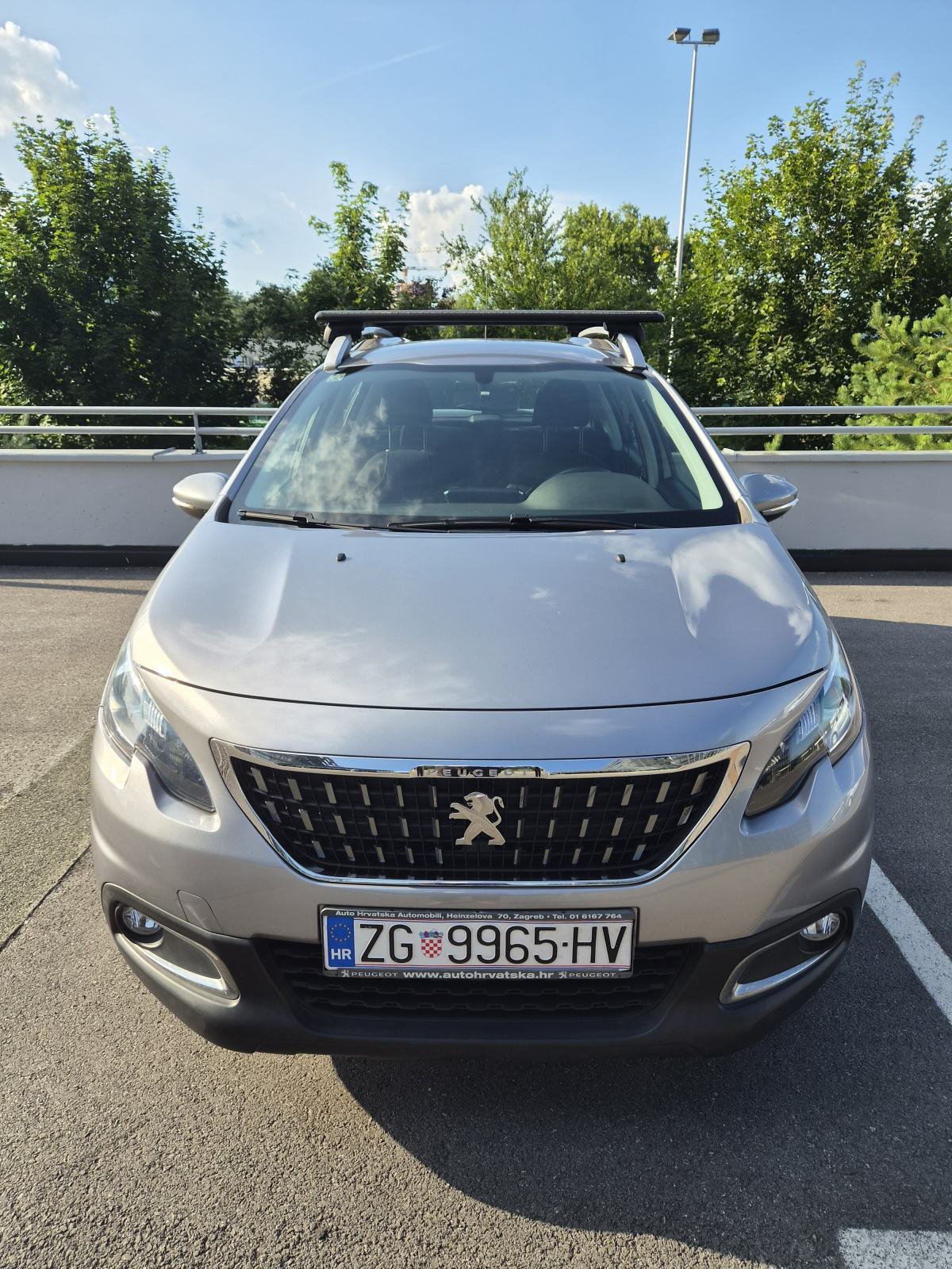 Peugeot 2008 1.6 BlueHDi (2018), 69.500 km, izuzetno očuvan, garažiran, pogled izvana - slika 2