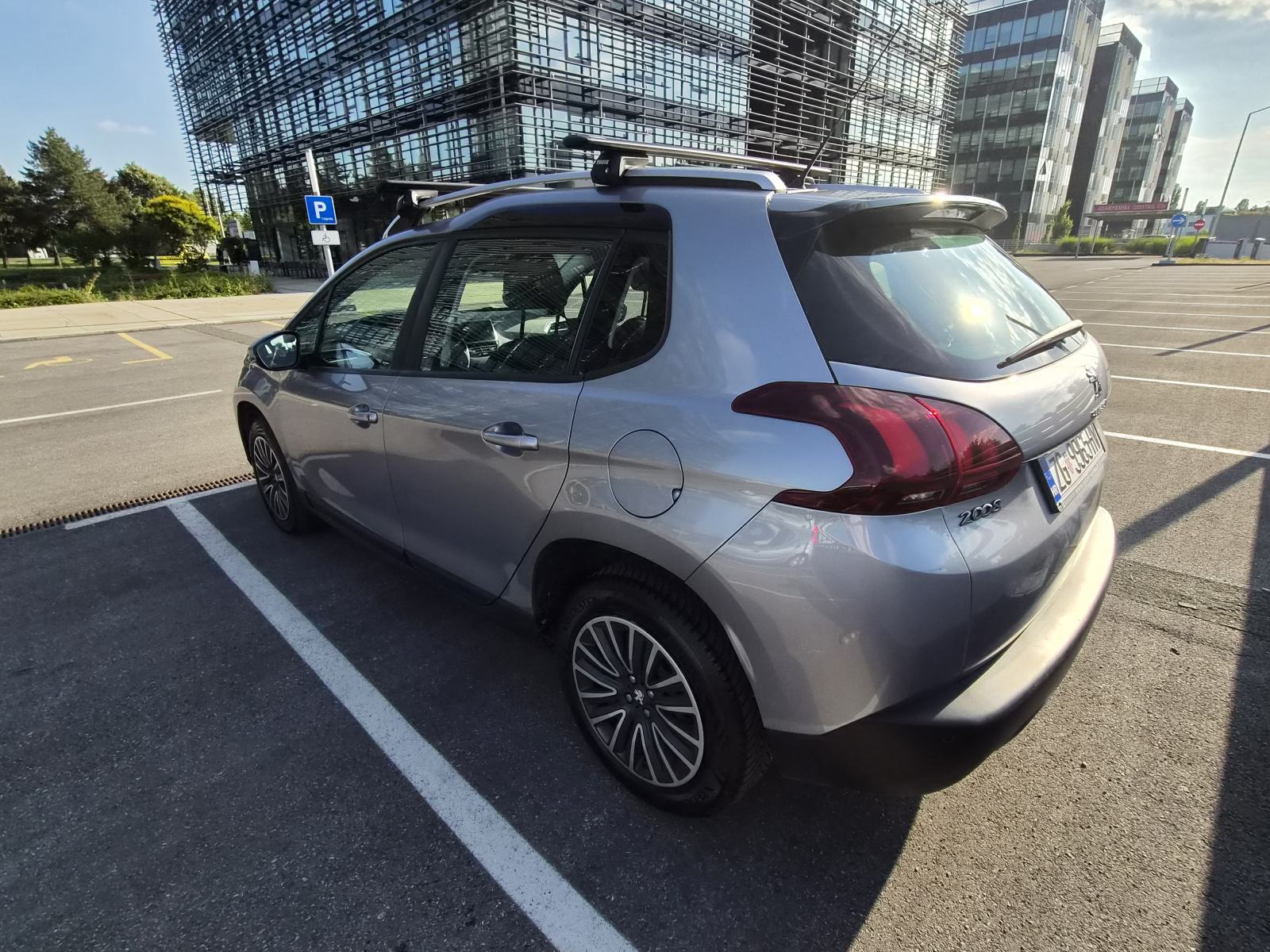 Peugeot 2008 1.6 BlueHDi (2018), 69.500 km, izuzetno očuvan, garažiran, fotografija 7