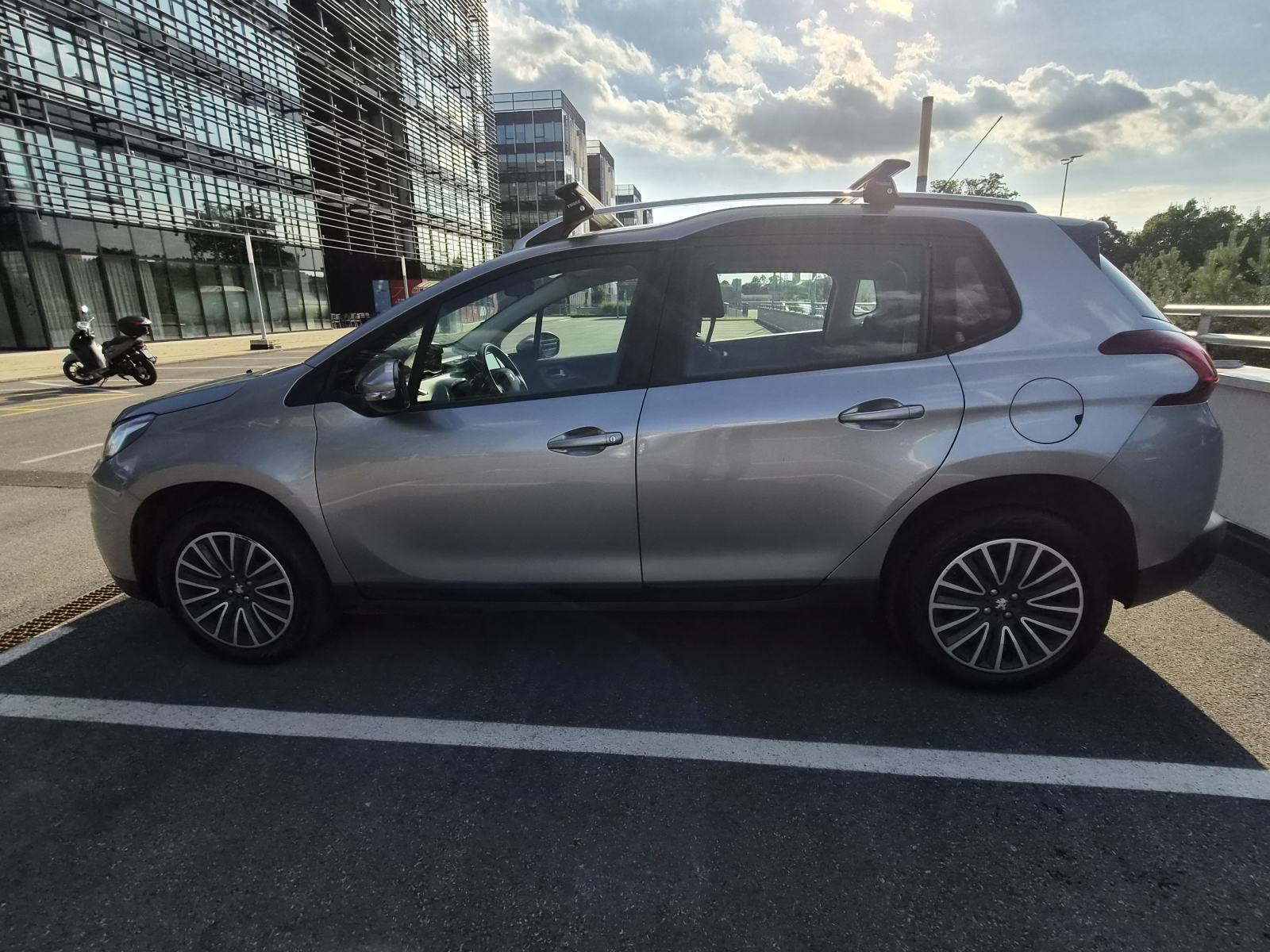 Peugeot 2008 1.6 BlueHDi (2018), 69.500 km, izuzetno očuvan, garažiran, fotografija 8