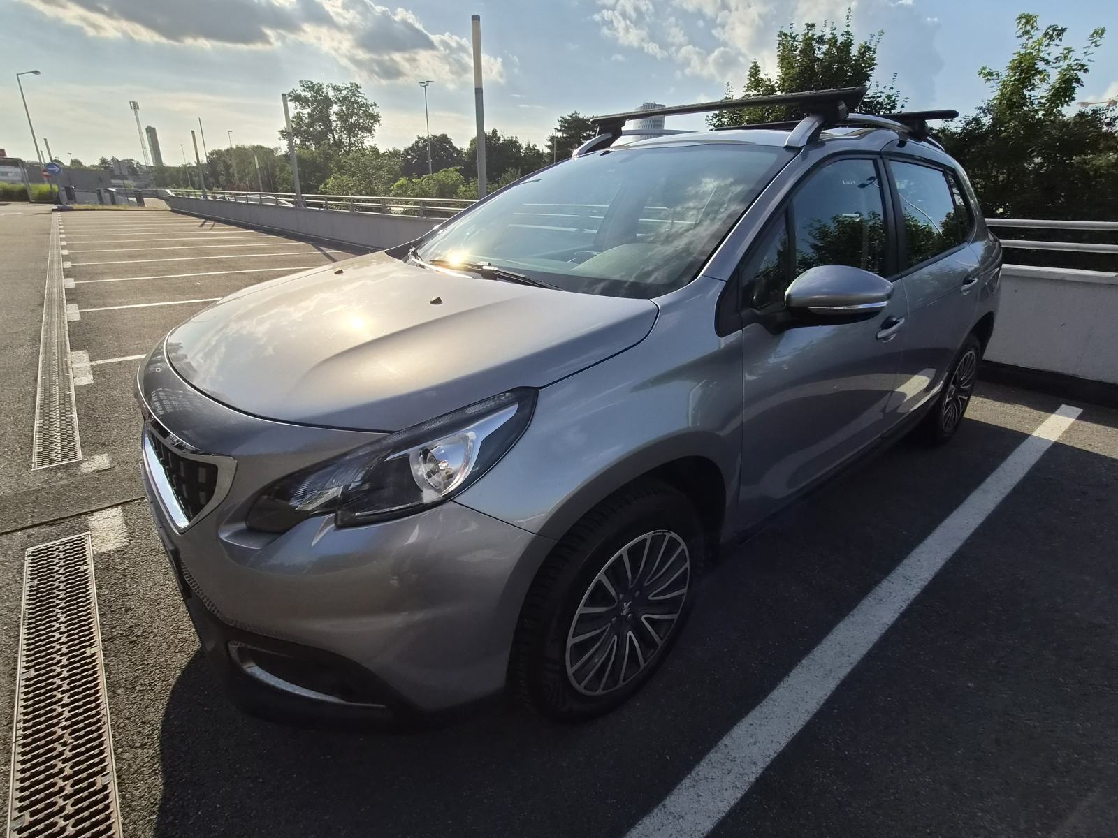 Peugeot 2008 1.6 BlueHDi (2018), 69.500 km, izuzetno očuvan, garažiran, fotografija 9