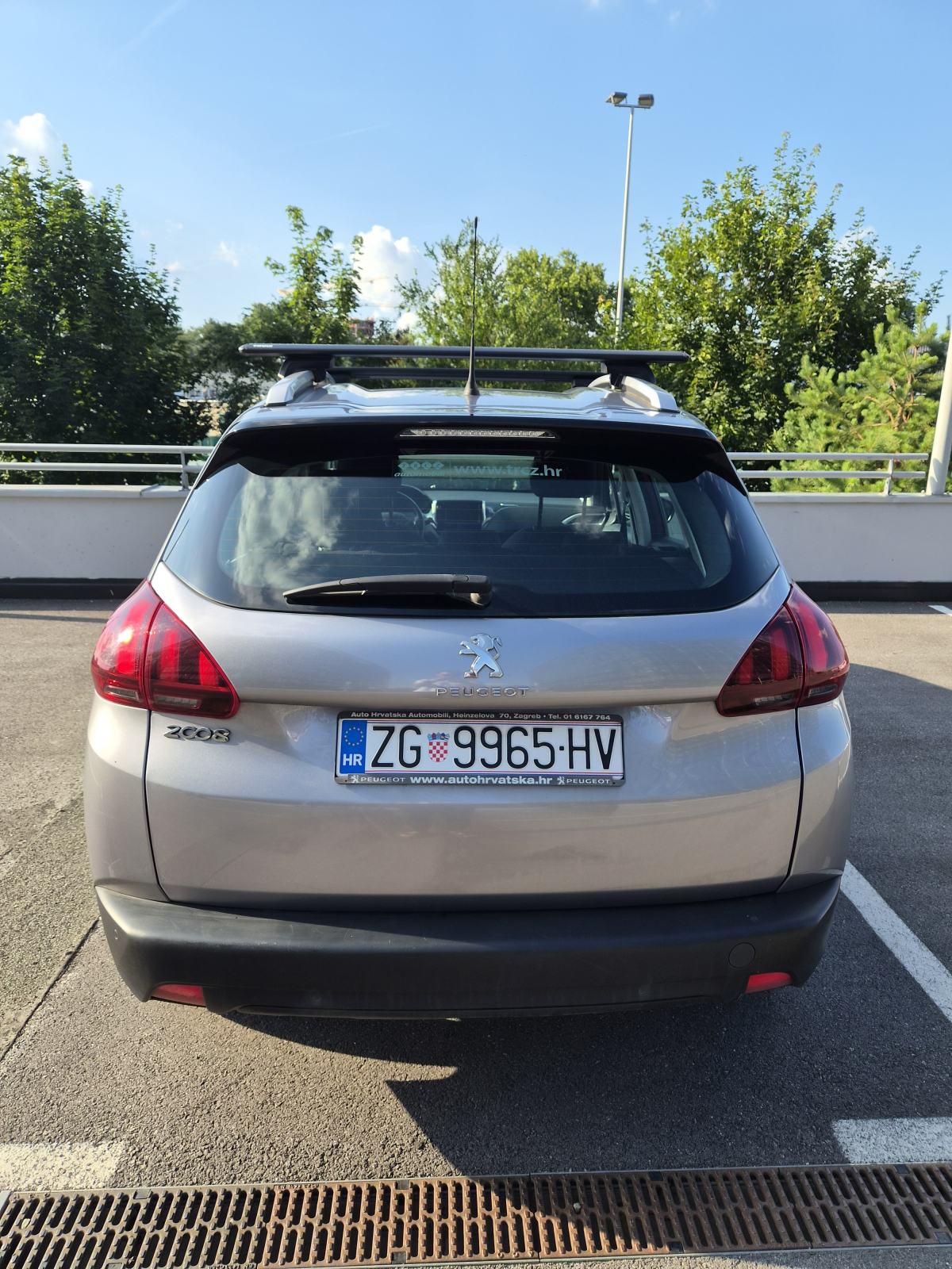 Peugeot 2008 1.6 BlueHDi (2018), 69.500 km, izuzetno očuvan, garažiran, fotografija 10