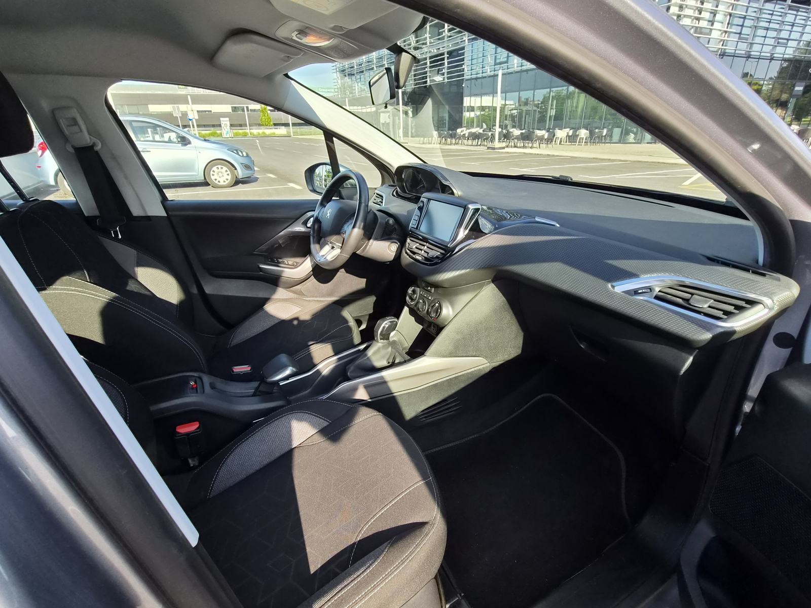 Peugeot 2008 1.6 BlueHDi (2018), 69.500 km, izuzetno očuvan, garažiran, fotografija 12
