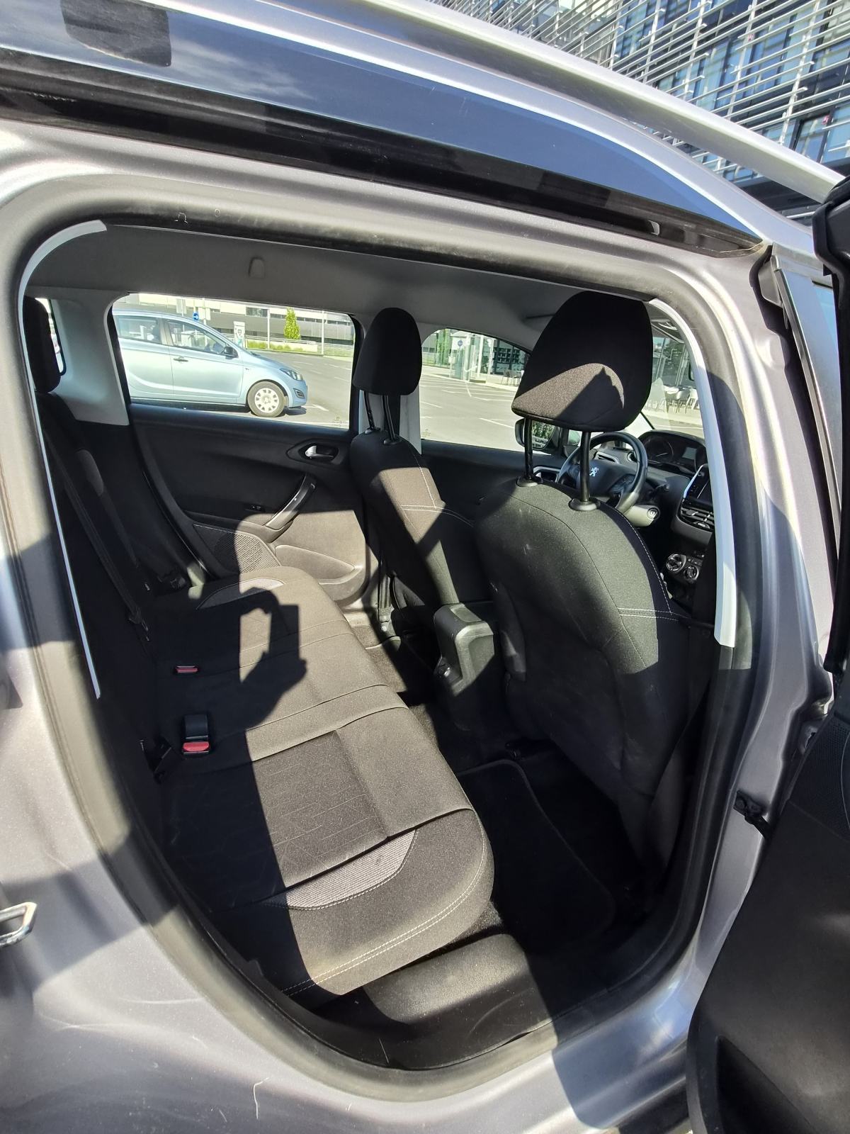 Peugeot 2008 1.6 BlueHDi (2018), 69.500 km, izuzetno očuvan, garažiran, fotografija 13