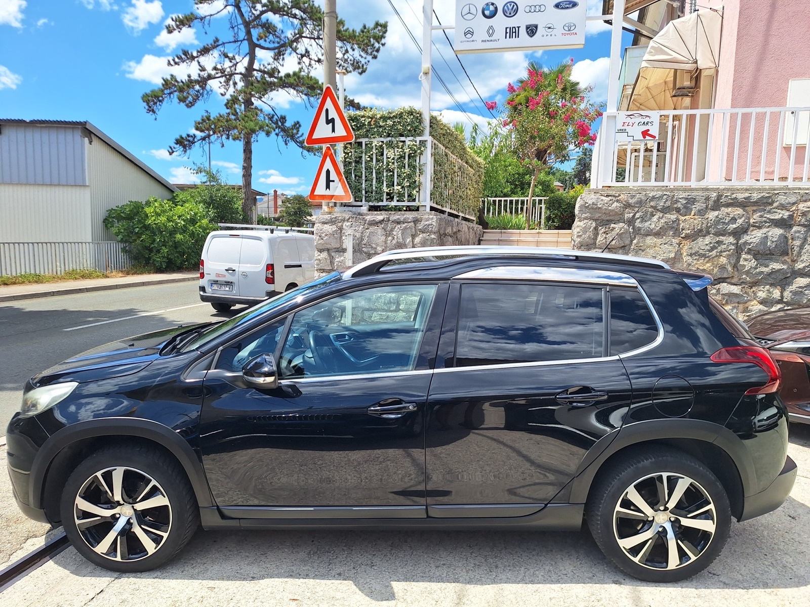 Peugeot 2008 1,6 BlueHDI ALLUR ‼️88.000 Km‼️PARKING KAMERA/NAVIGACIJA, fotografija 6