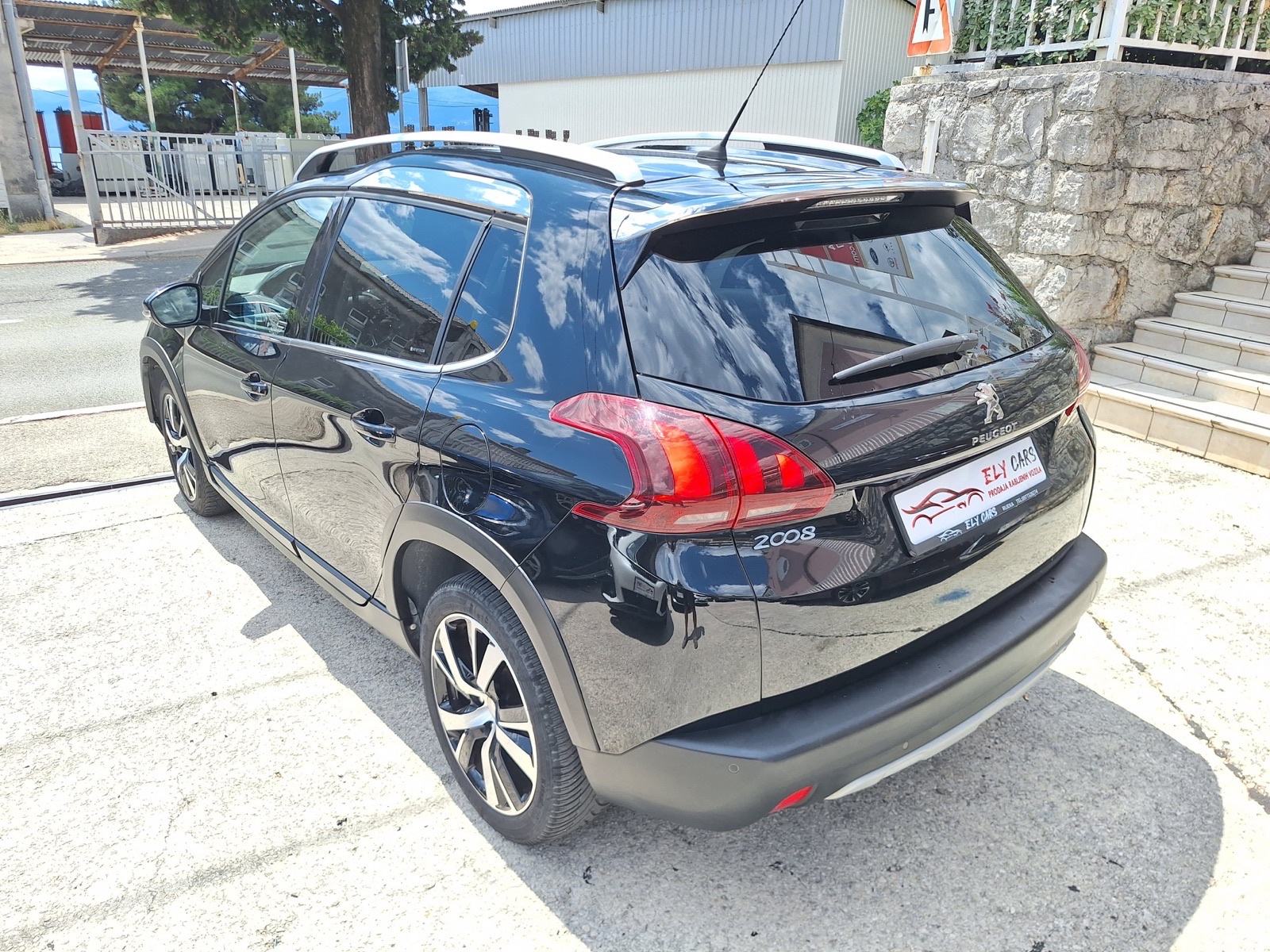 Peugeot 2008 1,6 BlueHDI ALLUR ‼️88.000 Km‼️PARKING KAMERA/NAVIGACIJA, fotografija 4