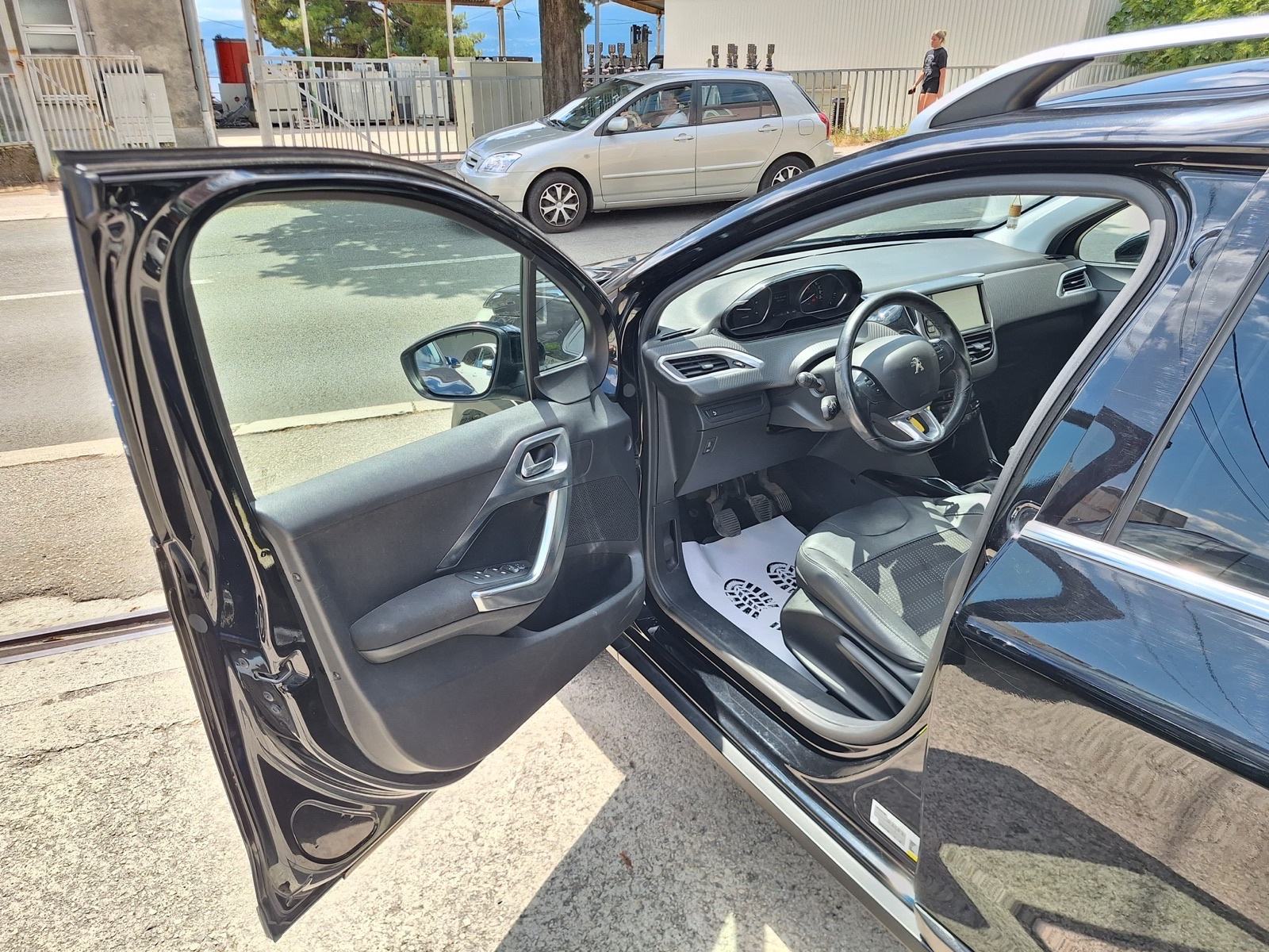 Peugeot 2008 1,6 BlueHDI ALLUR ‼️88.000 Km‼️PARKING KAMERA/NAVIGACIJA, fotografija 10