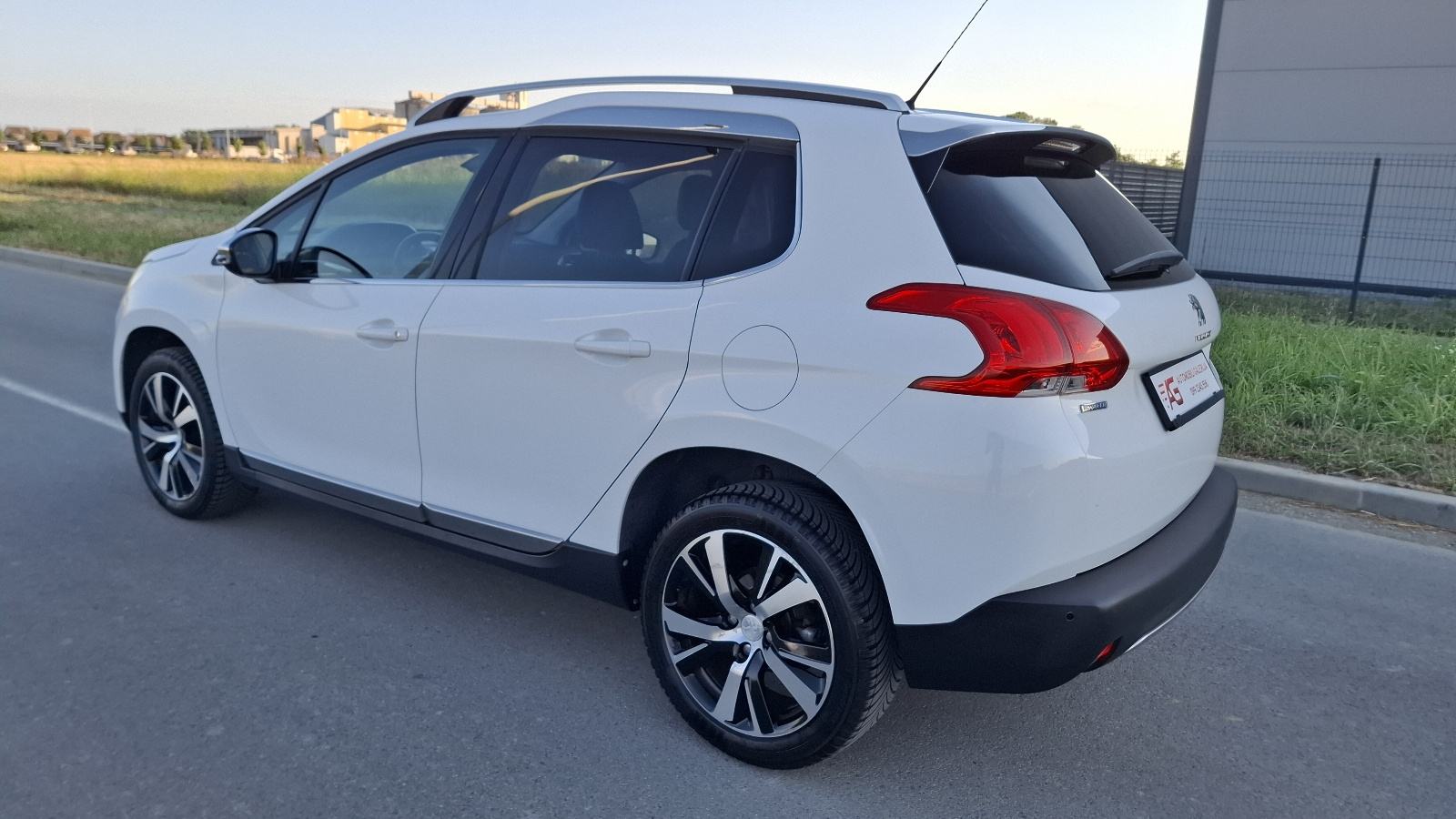 Peugeot 2008 1,6 BlueHDI ALLURE, fotografija 7