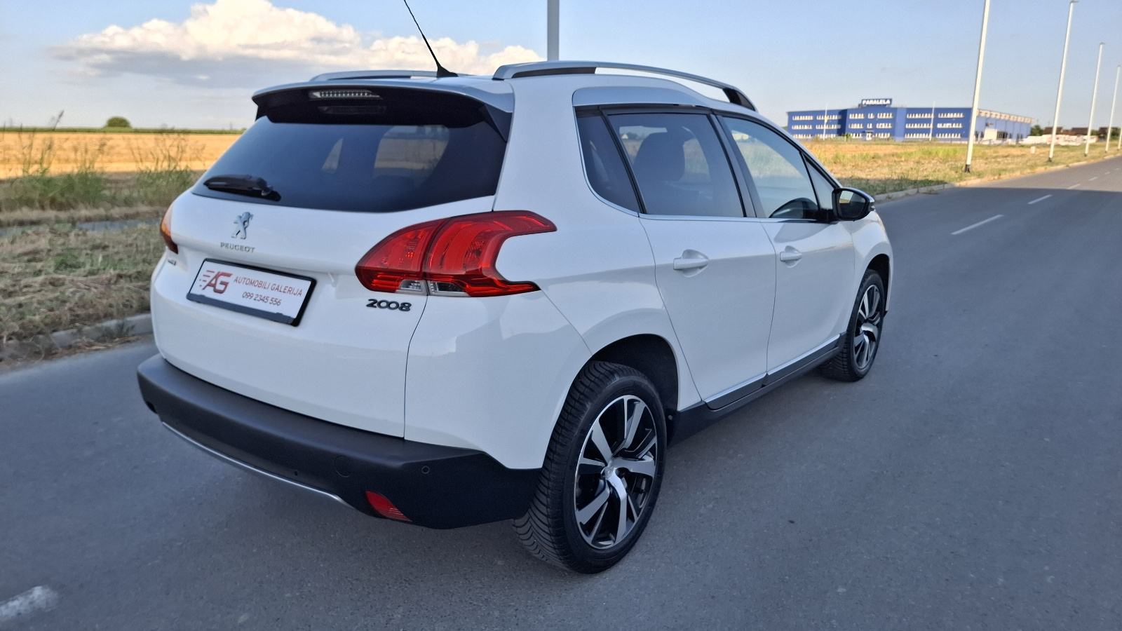 Peugeot 2008 1,6 BlueHDI ALLURE, fotografija 4