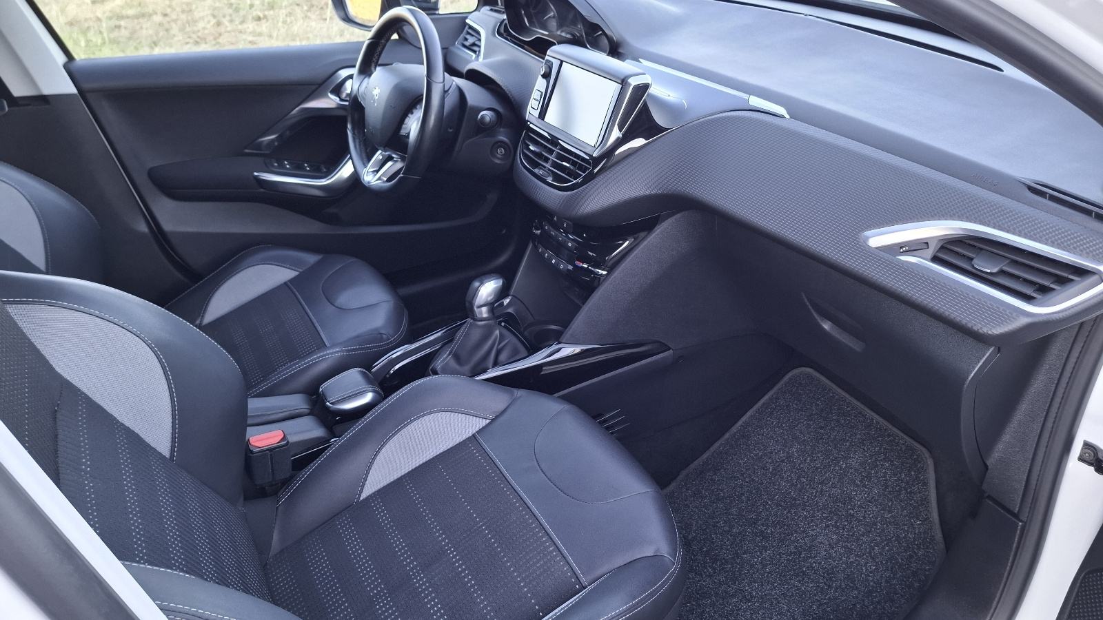 Peugeot 2008 1,6 BlueHDI ALLURE, fotografija 13