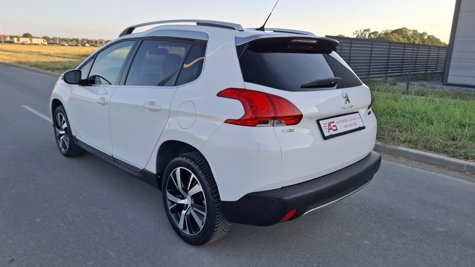 Peugeot 2008 1,6 BlueHDI ALLURE, fotografija 5