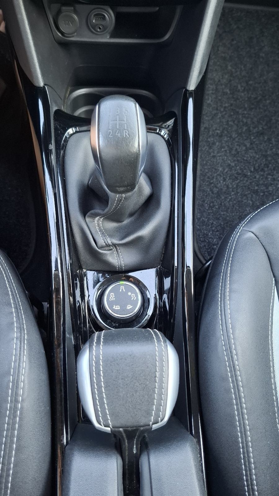Peugeot 2008 1,6 BlueHDI ALLURE, fotografija 17