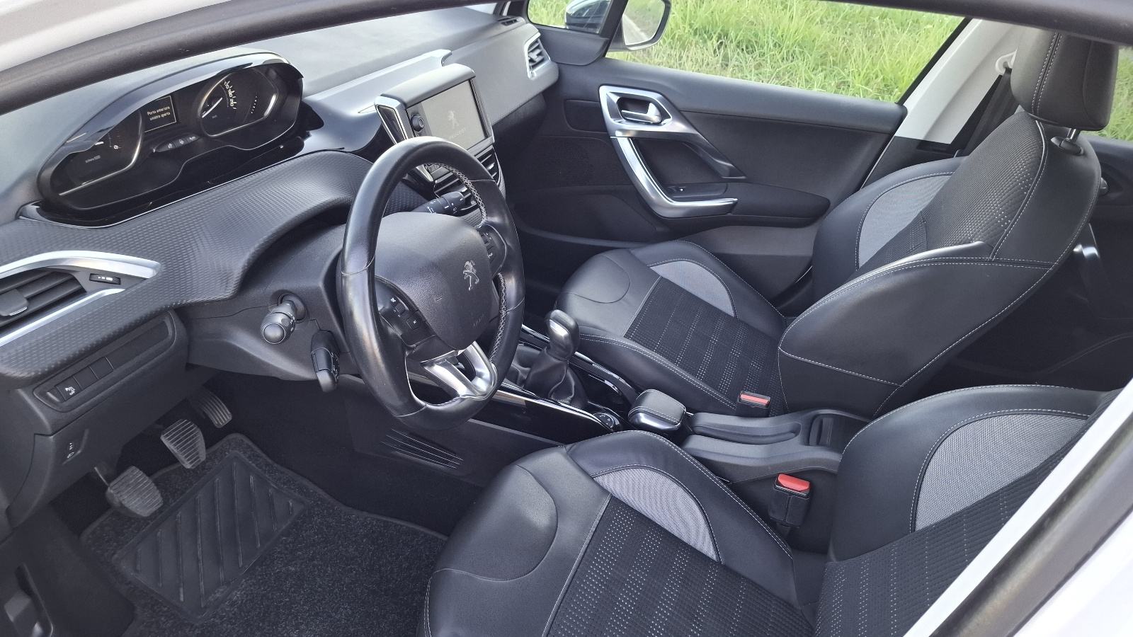 Peugeot 2008 1,6 BlueHDI ALLURE, fotografija 19