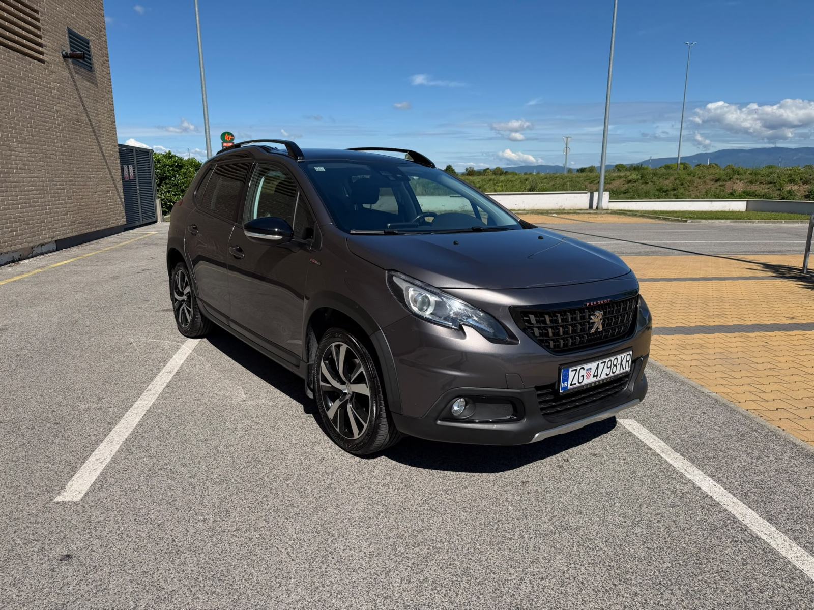 Peugeot 2008 1,6 BlueHDI - GT LINE -, fotografija 3