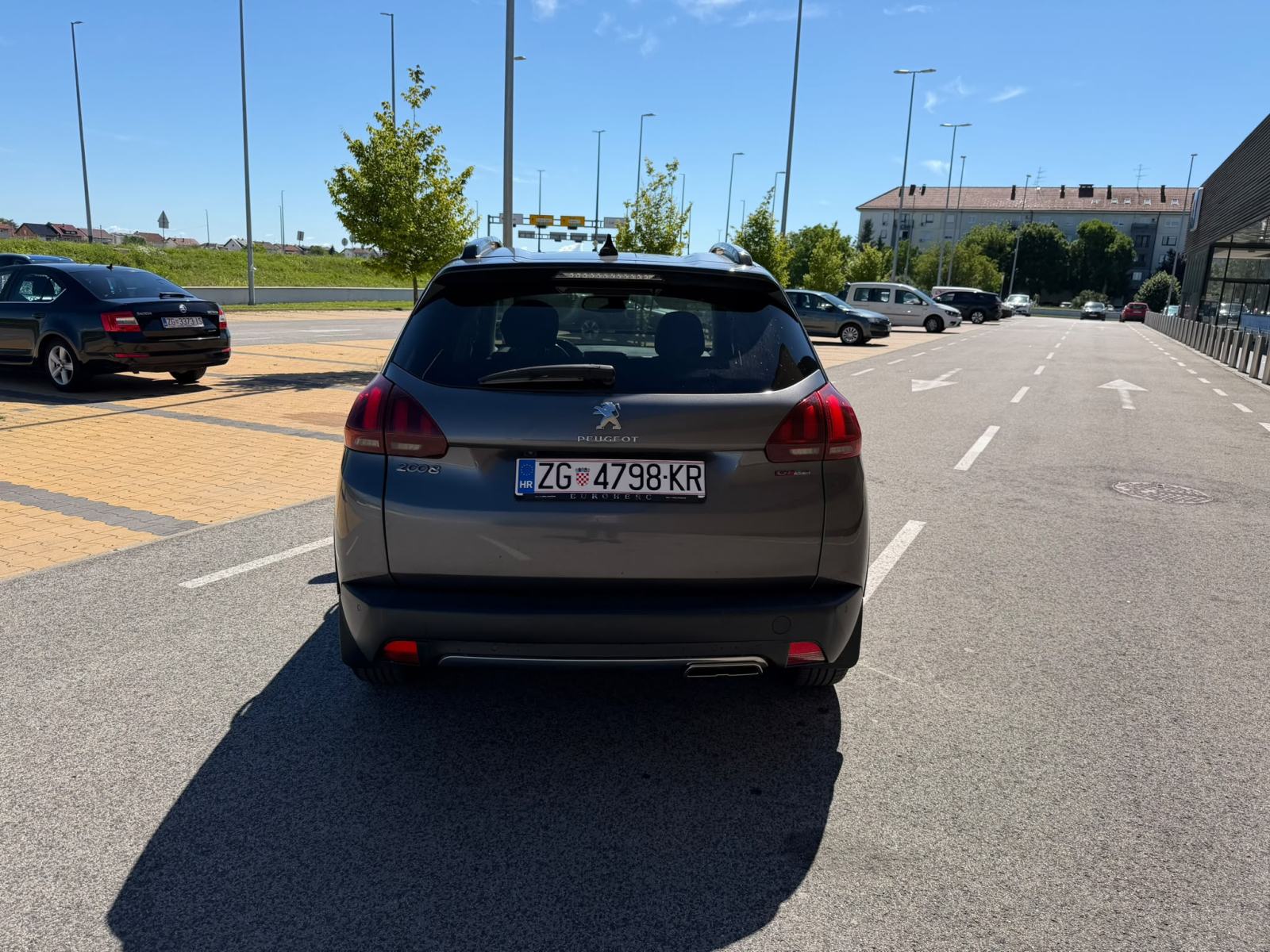 Peugeot 2008 1,6 BlueHDI - GT LINE -, fotografija 6
