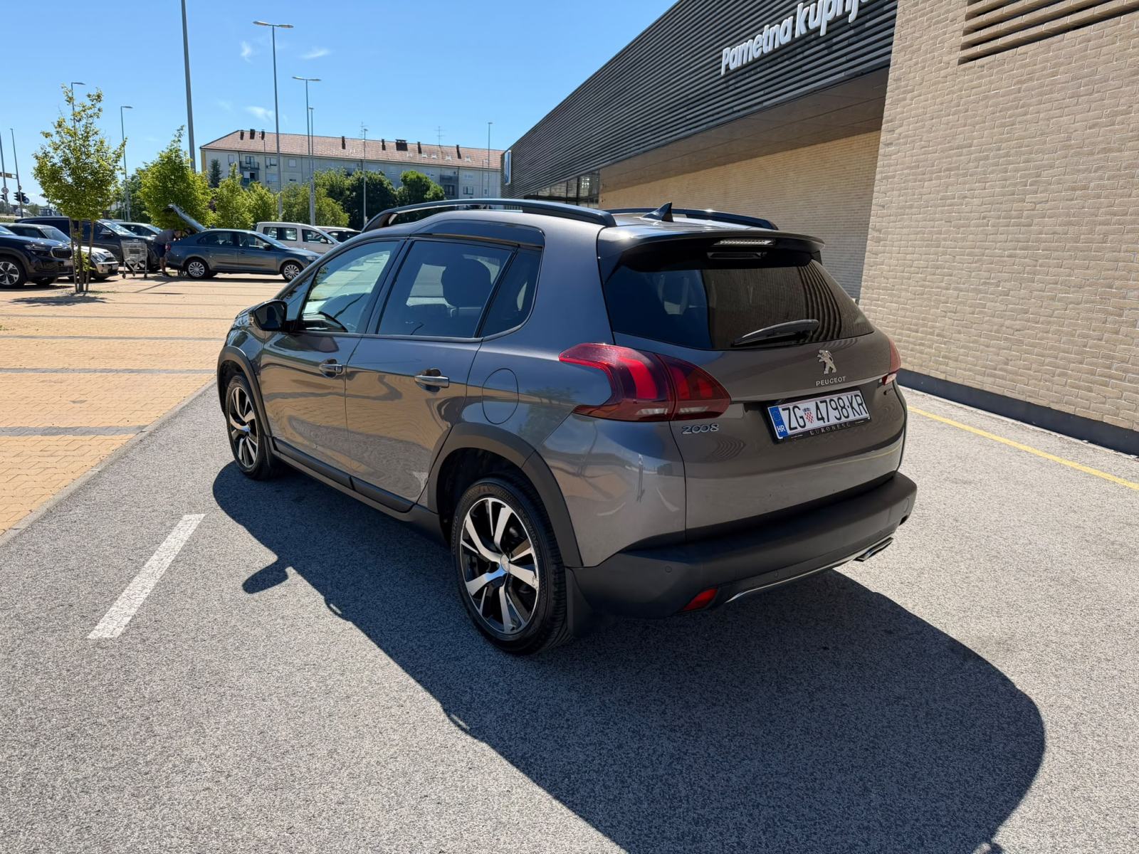 Peugeot 2008 1,6 BlueHDI - GT LINE -, fotografija 7
