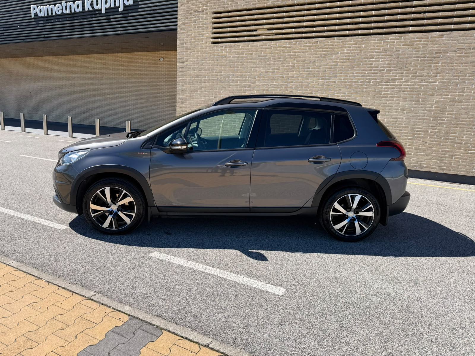 Peugeot 2008 1,6 BlueHDI - GT LINE -, fotografija 8