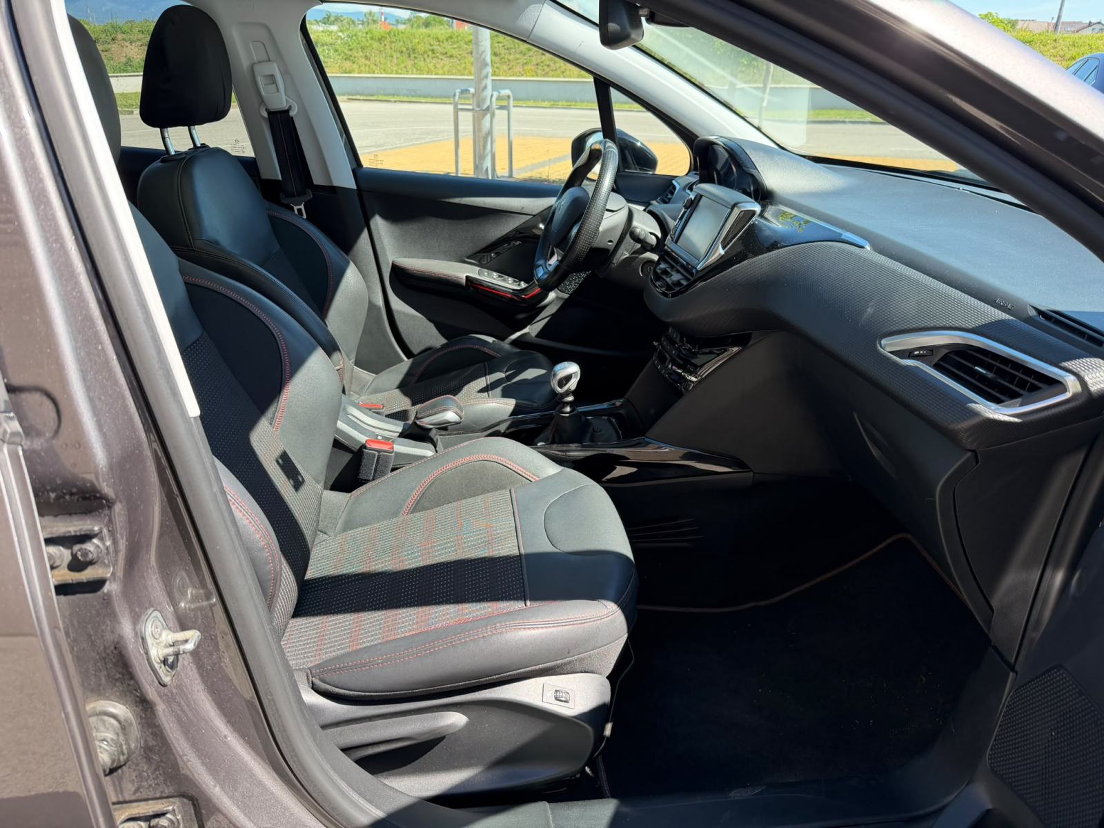 Peugeot 2008 1,6 BlueHDI - GT LINE -, fotografija 10