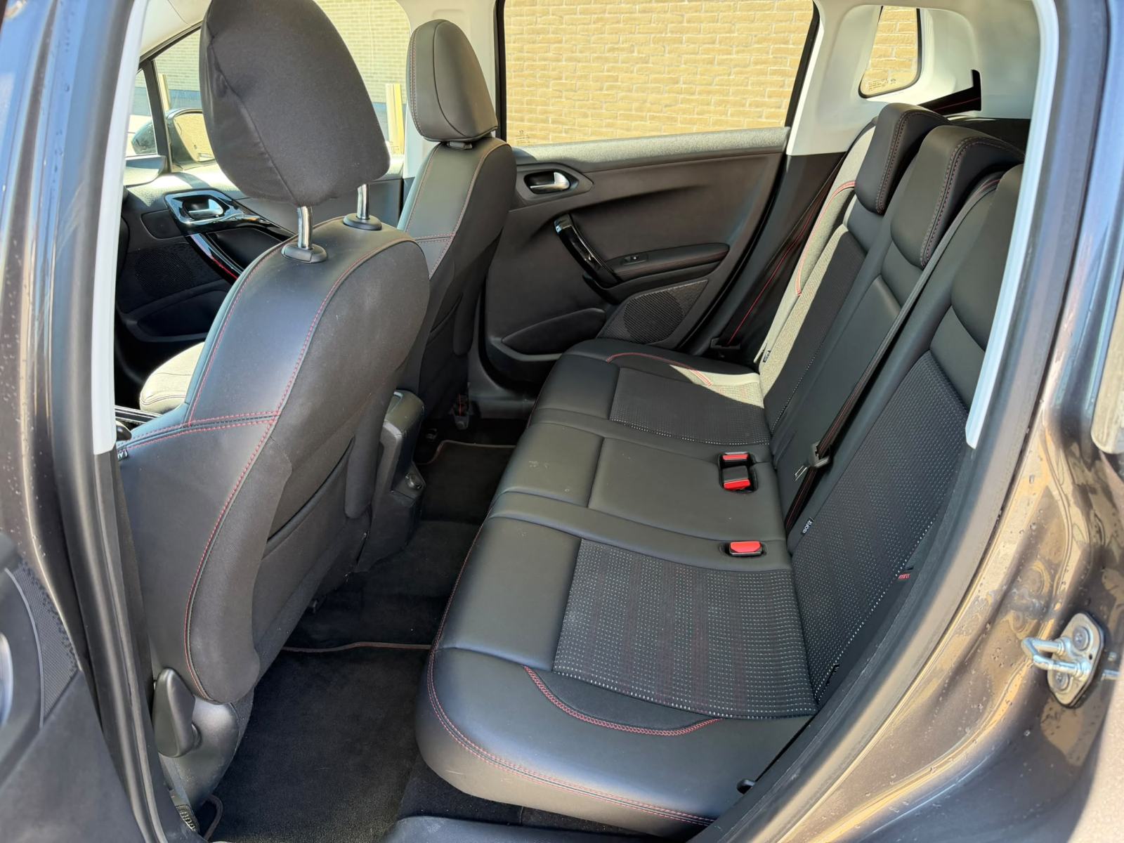 Peugeot 2008 1,6 BlueHDI - GT LINE -, fotografija 11