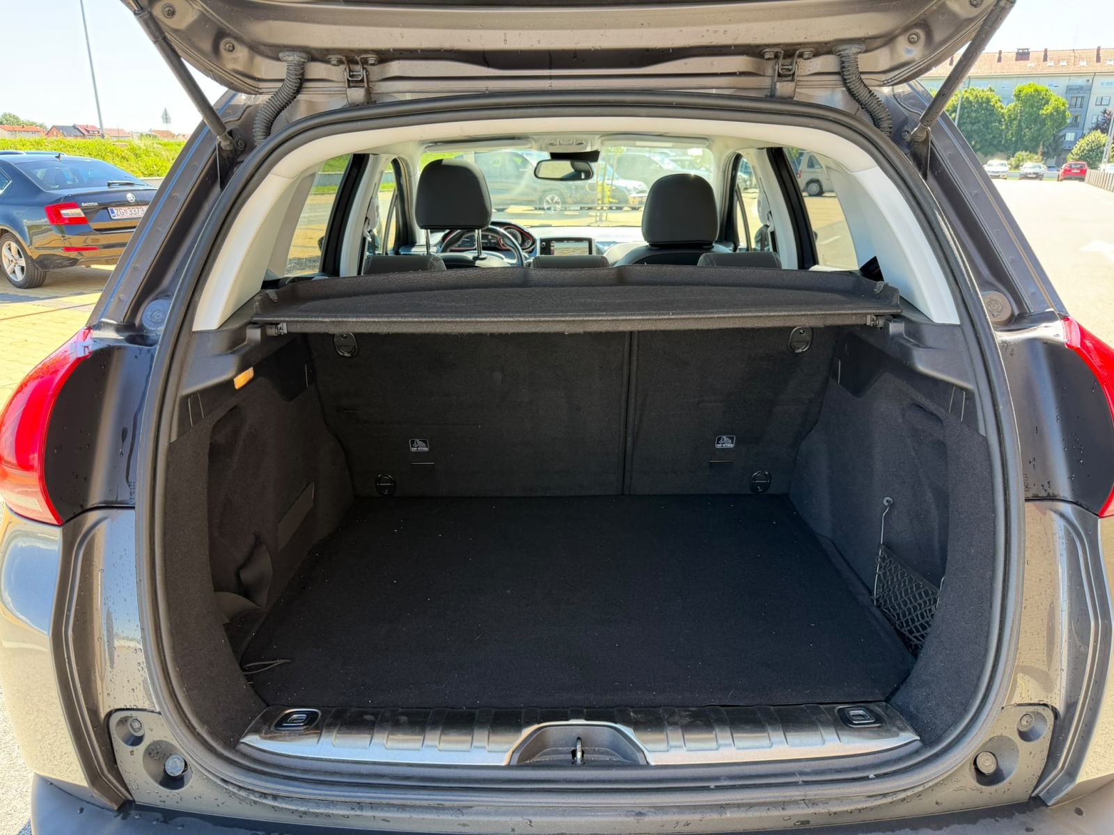 Peugeot 2008 1,6 BlueHDI - GT LINE -, fotografija 13