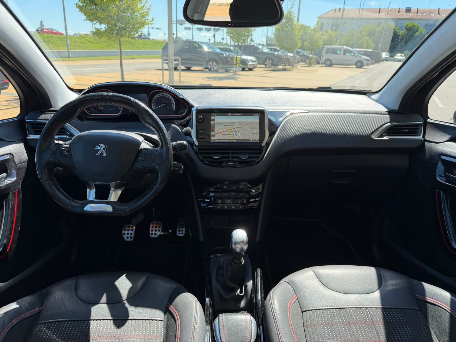 Peugeot 2008 1,6 BlueHDI - GT LINE -, fotografija 14