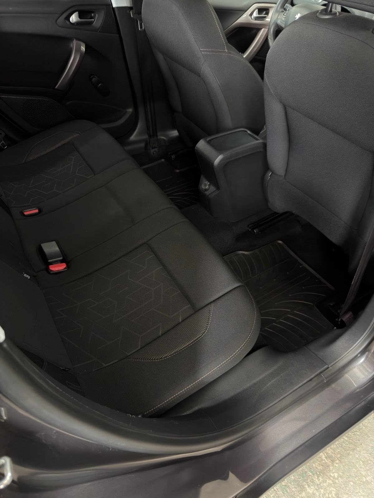 Peugeot 2008 1,6 BlueHDI | PDC | ALU | Veliki servis | TOP stanje!, fotografija 17