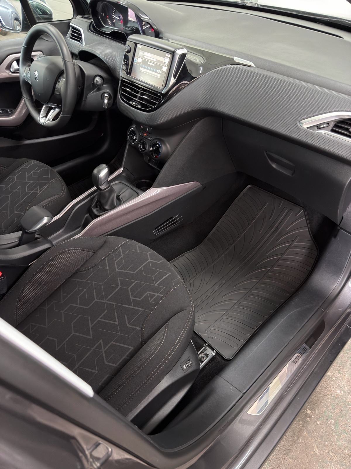 Peugeot 2008 1,6 BlueHDI | PDC | ALU | Veliki servis | TOP stanje!, fotografija 15