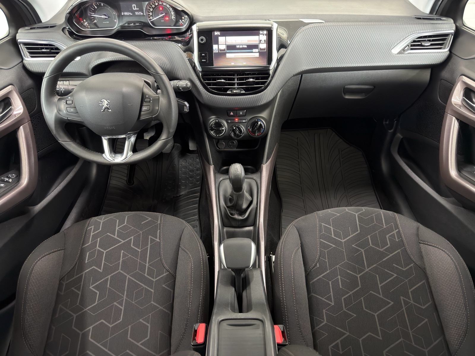 Peugeot 2008 1,6 BlueHDI | PDC | ALU | Veliki servis | TOP stanje!, fotografija 12