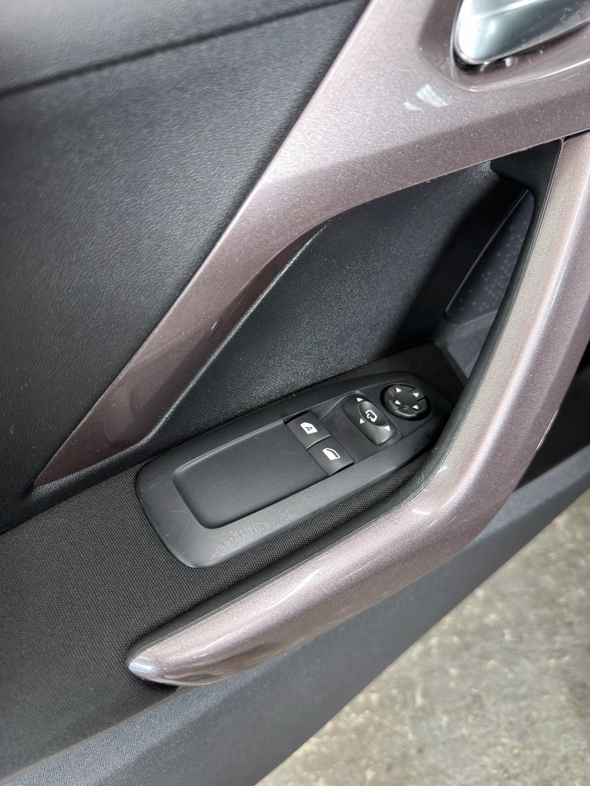 Peugeot 2008 1,6 BlueHDI | PDC | ALU | Veliki servis | TOP stanje!, fotografija 16