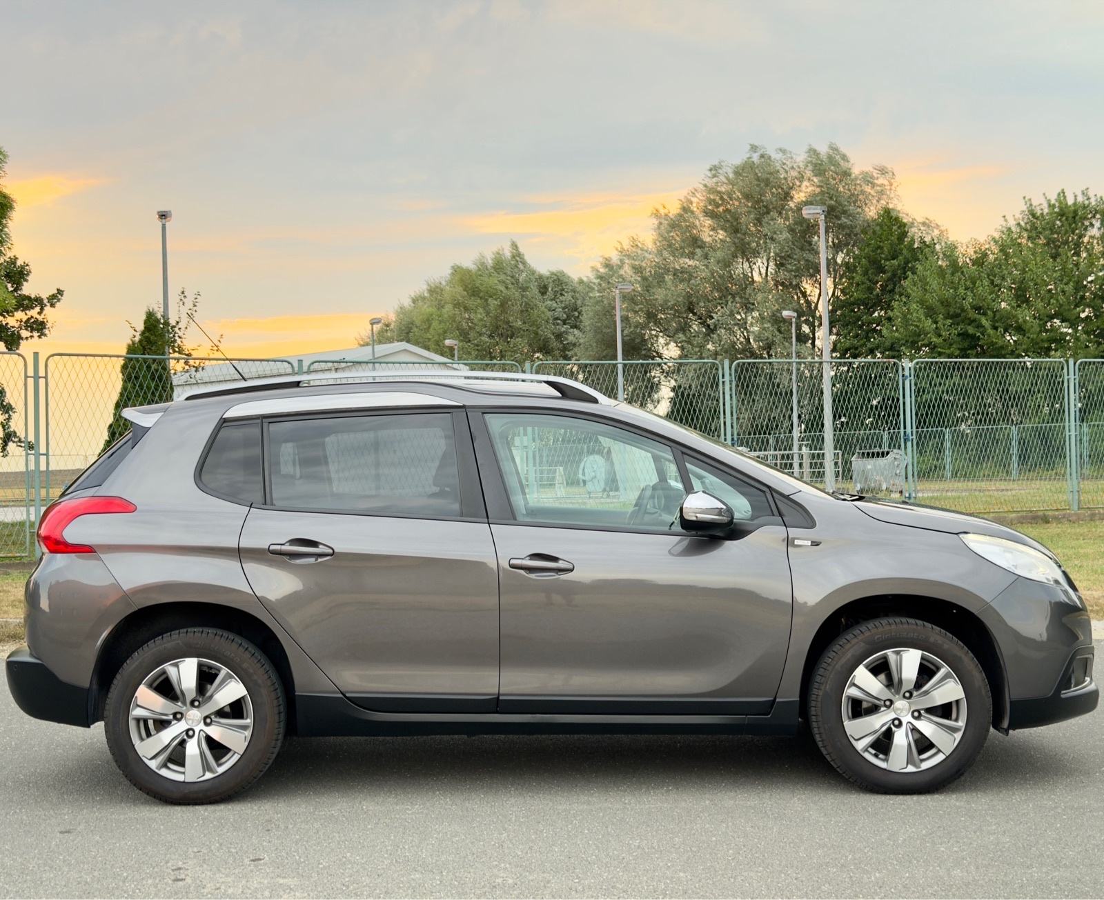 Peugeot 2008 1,6 BlueHDI | PDC | ALU | Veliki servis | TOP stanje!, fotografija 6