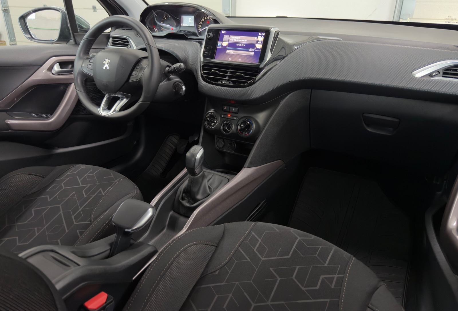 Peugeot 2008 1,6 BlueHDI | PDC | ALU | Veliki servis | TOP stanje!, fotografija 10