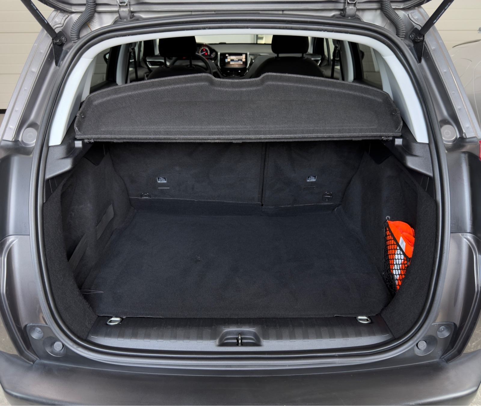 Peugeot 2008 1,6 BlueHDI | PDC | ALU | Veliki servis | TOP stanje!, fotografija 18