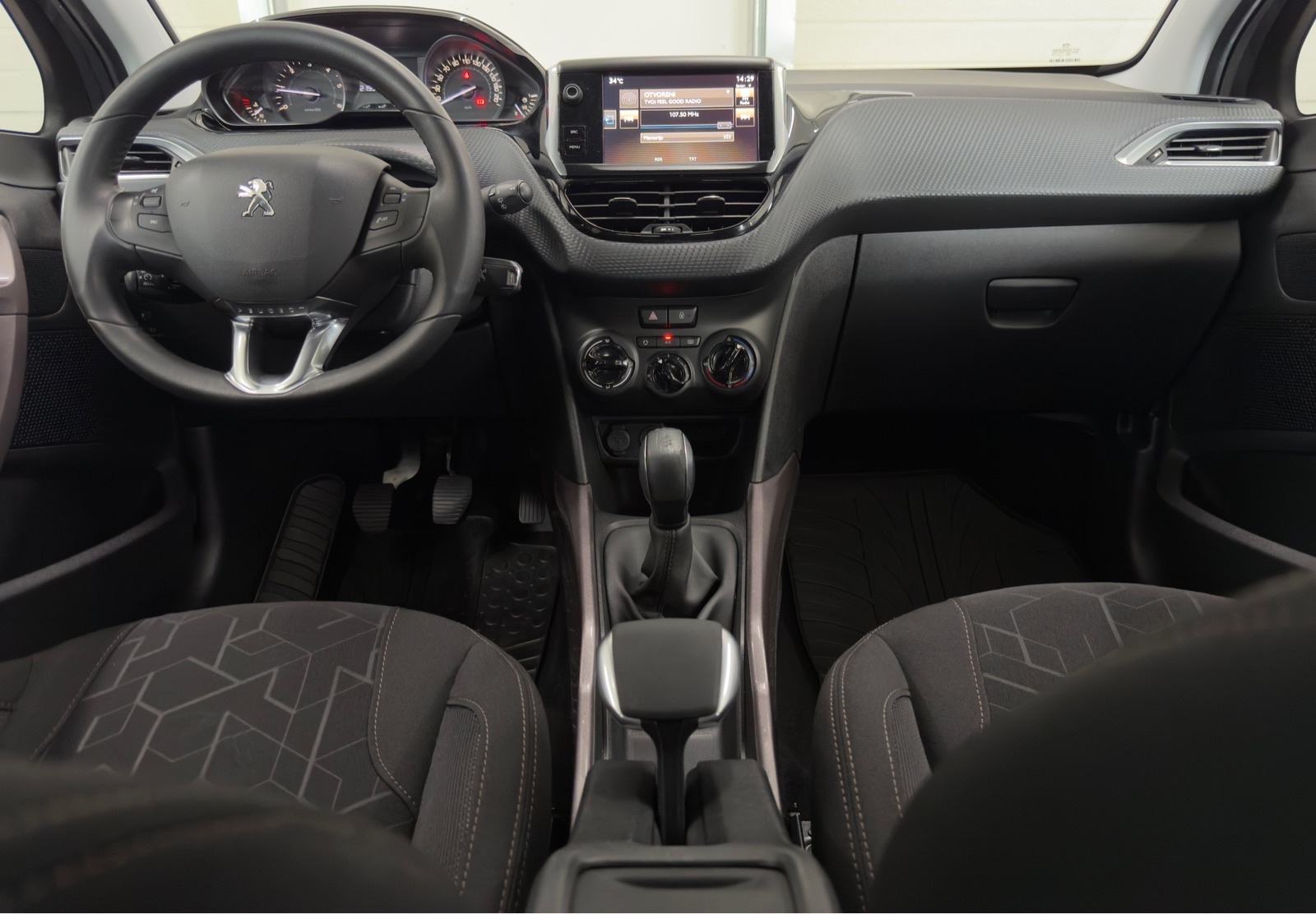 Peugeot 2008 1,6 BlueHDI | PDC | ALU | Veliki servis | TOP stanje!, fotografija 13