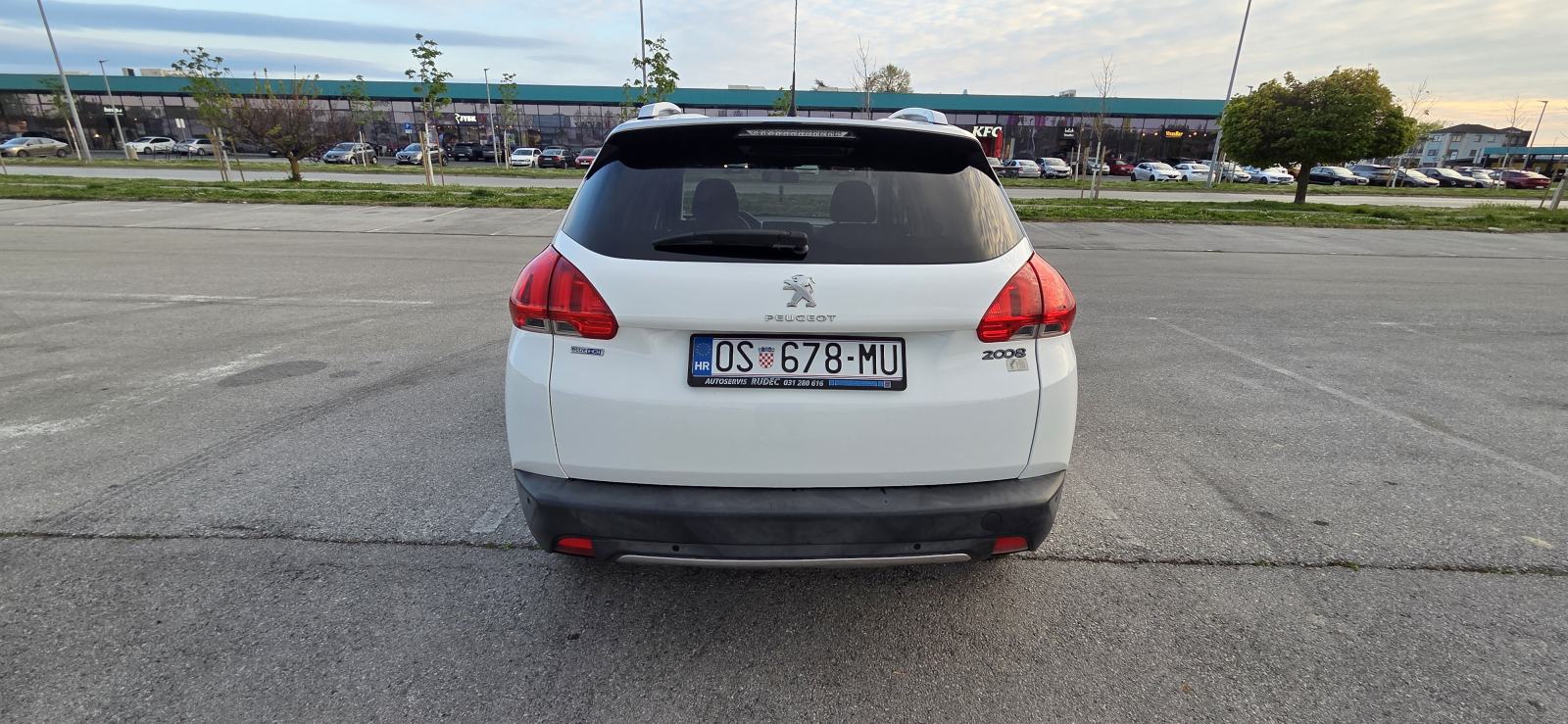 Peugeot 2008 1,6 BlueHDI, registriran godinu dana, fotografija 7