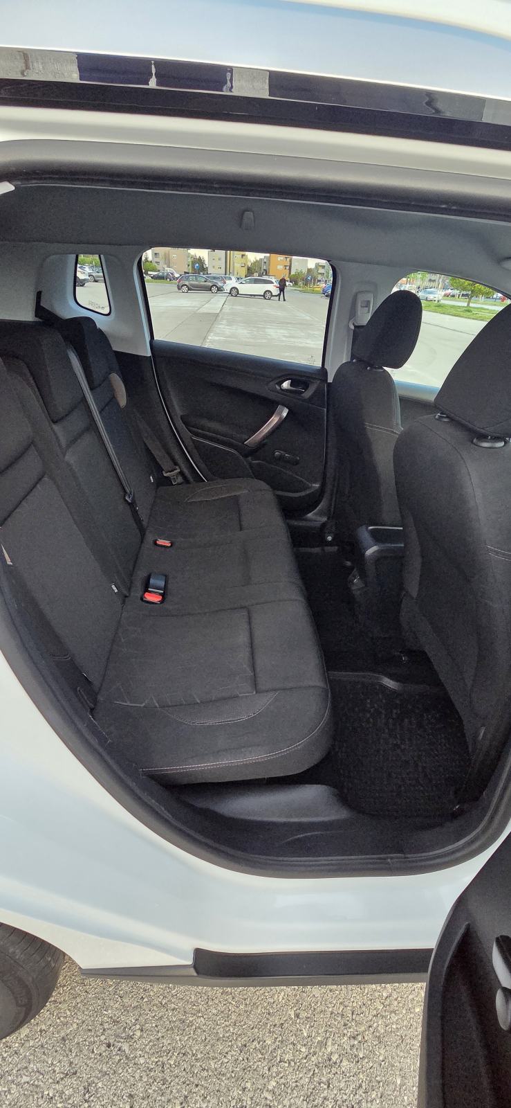 Peugeot 2008 1,6 BlueHDI, registriran godinu dana, fotografija 19