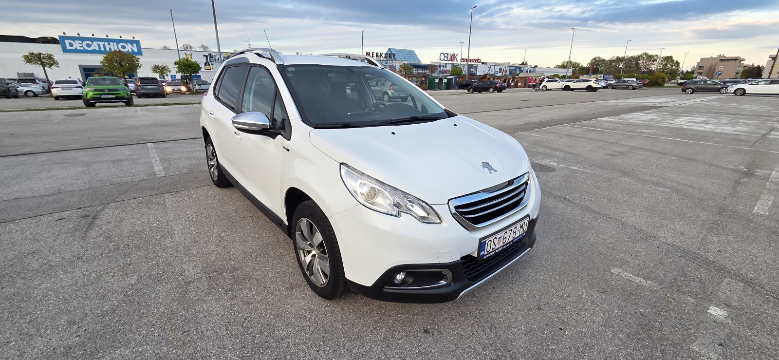 Peugeot 2008 1,6 BlueHDI, registriran godinu dana, fotografija 12
