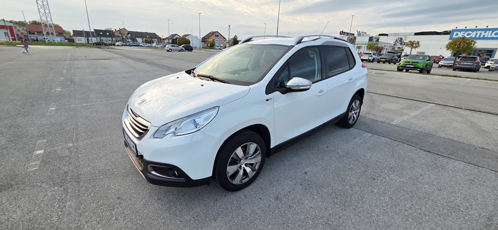 Peugeot 2008 1,6 BlueHDI, registriran godinu dana, fotografija 4