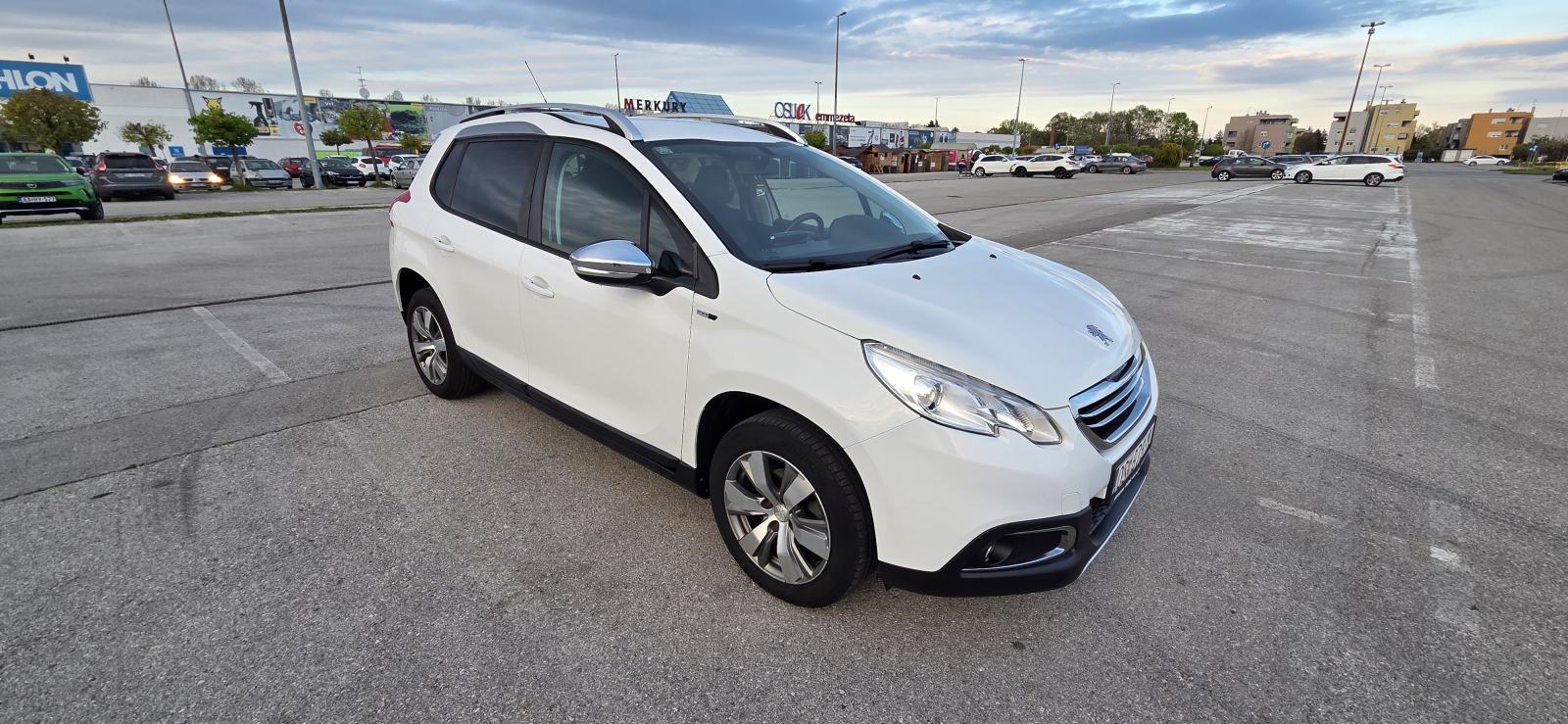 Peugeot 2008 1,6 BlueHDI, registriran godinu dana, fotografija 11